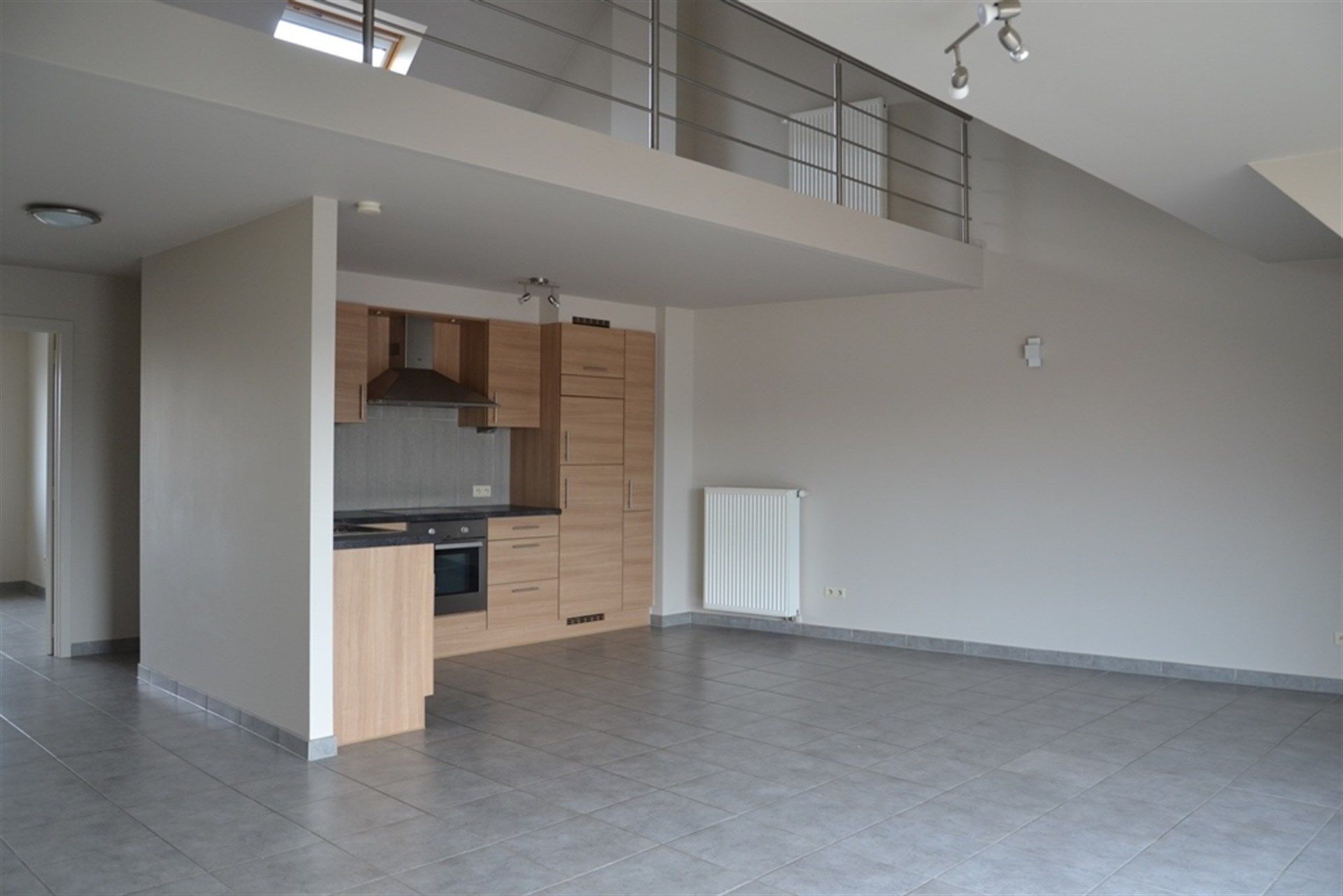 Instapklaar mooi ruim energiezuinig appartement met zuidgericht terras en garage. foto 2