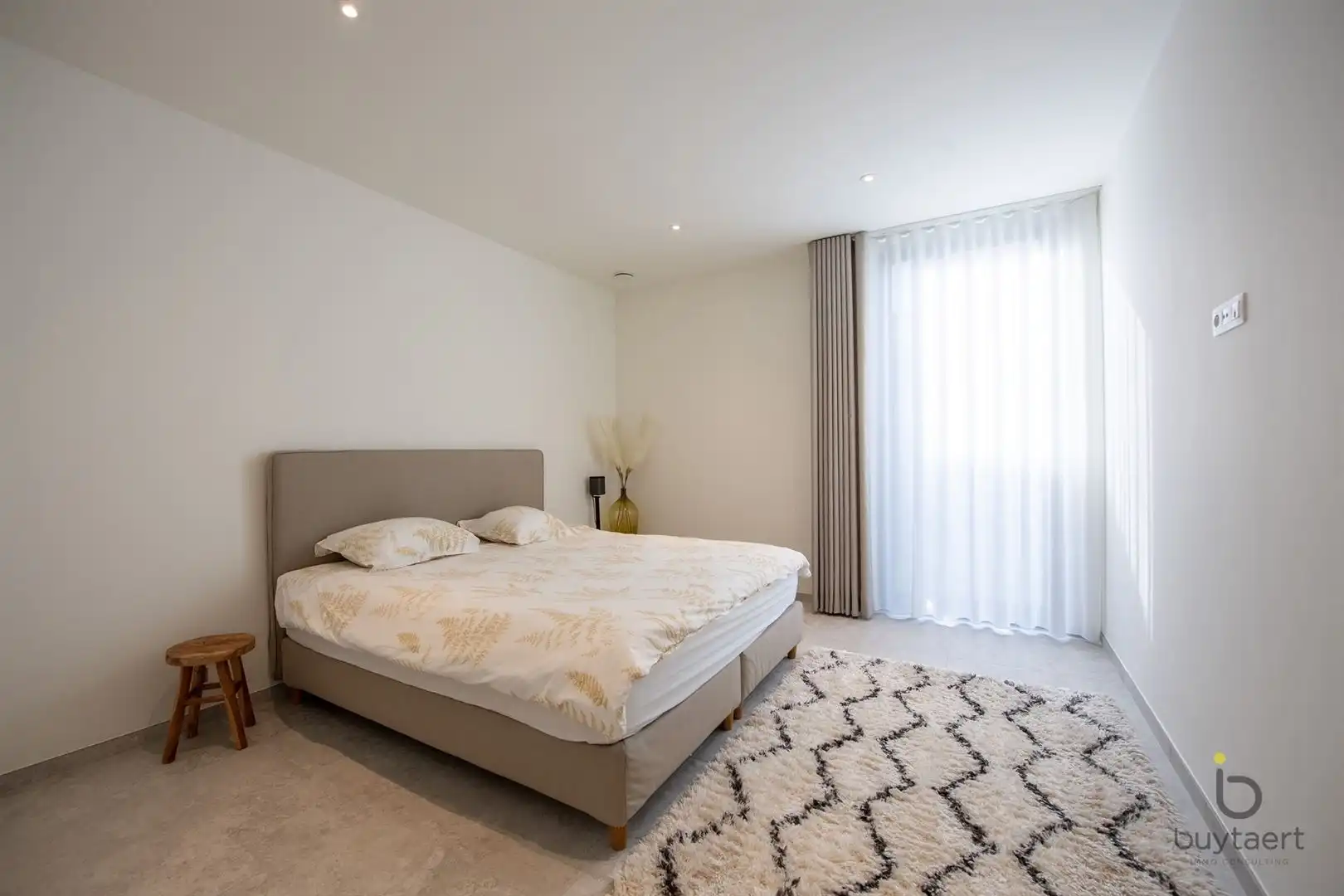 Knappe GELIJKVLOERSE villa + bijgebouw te Halle! foto 43