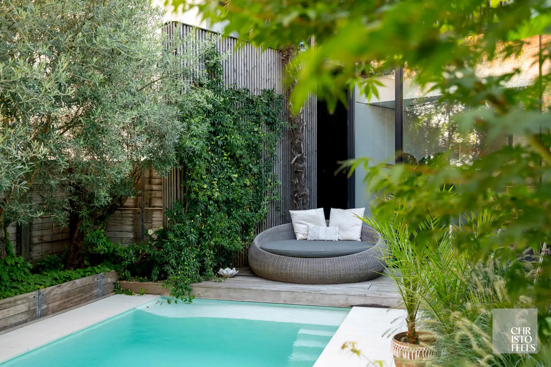 Herenhuis met commerciële ruimte (107m²) en woonst (200m²)! foto 3