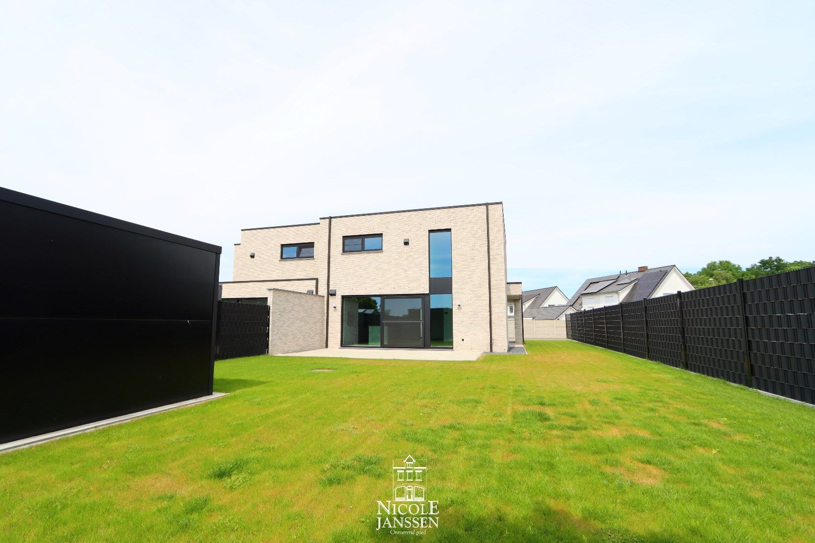 Halfvrijstaande nieuwbouwoning met 3 slaapkamers, carport en tuin in een rustige omgeving foto 17