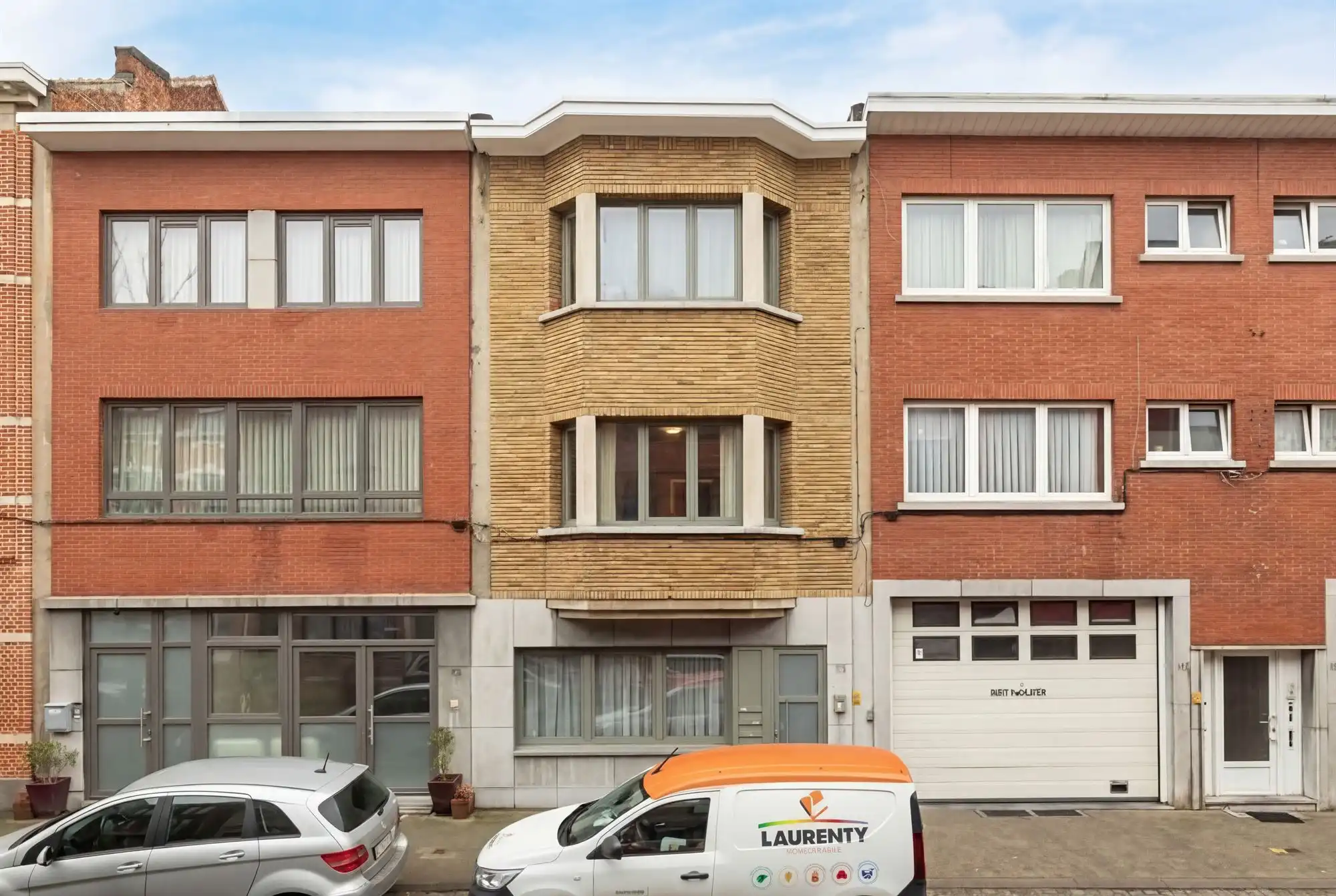 Opbrengsteigendom met 3 vergunde appartementen foto {{pictureIndex}}