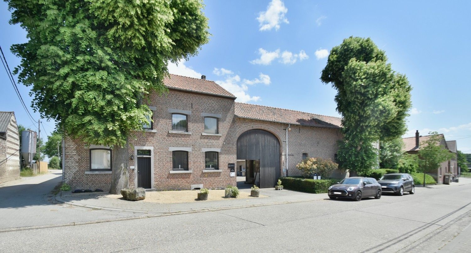 Uniek omsloten hoeve boordevol potentieel op een gegeerde locatie nabij Maastricht foto 1