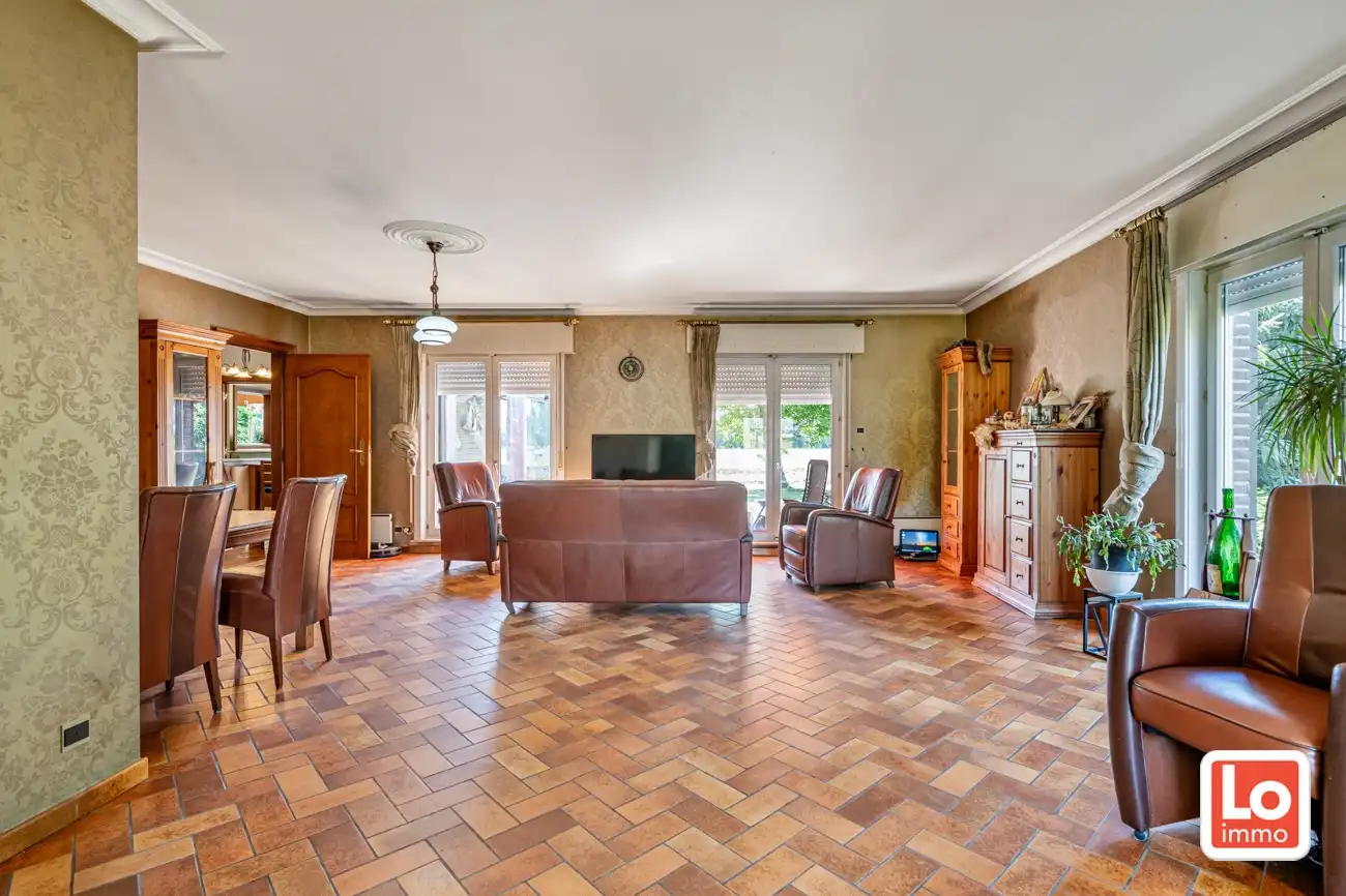 Ruime te renoveren open villa met inpandige garage op een héél rustige toplocatie met open zicht in Lochristi! foto 6