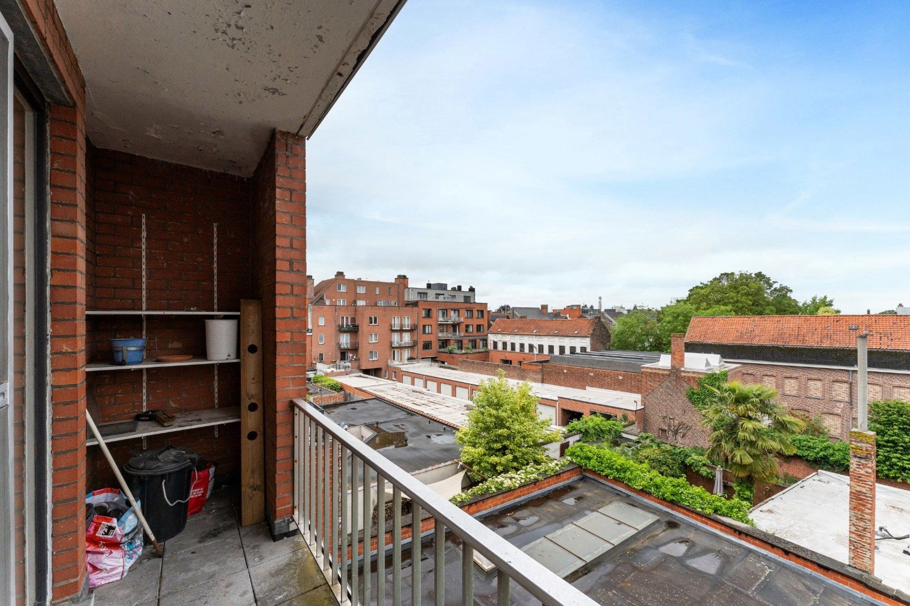 Ruim appartement met terras, lift en 3 slaapkamers in Izegem - bouwjaar 1978 - EPC-waarde 220.00 - Energielabel C - 119.00m² bewoonbare oppervlakte - 1 badkamer - 1 parkeerplaats foto 11
