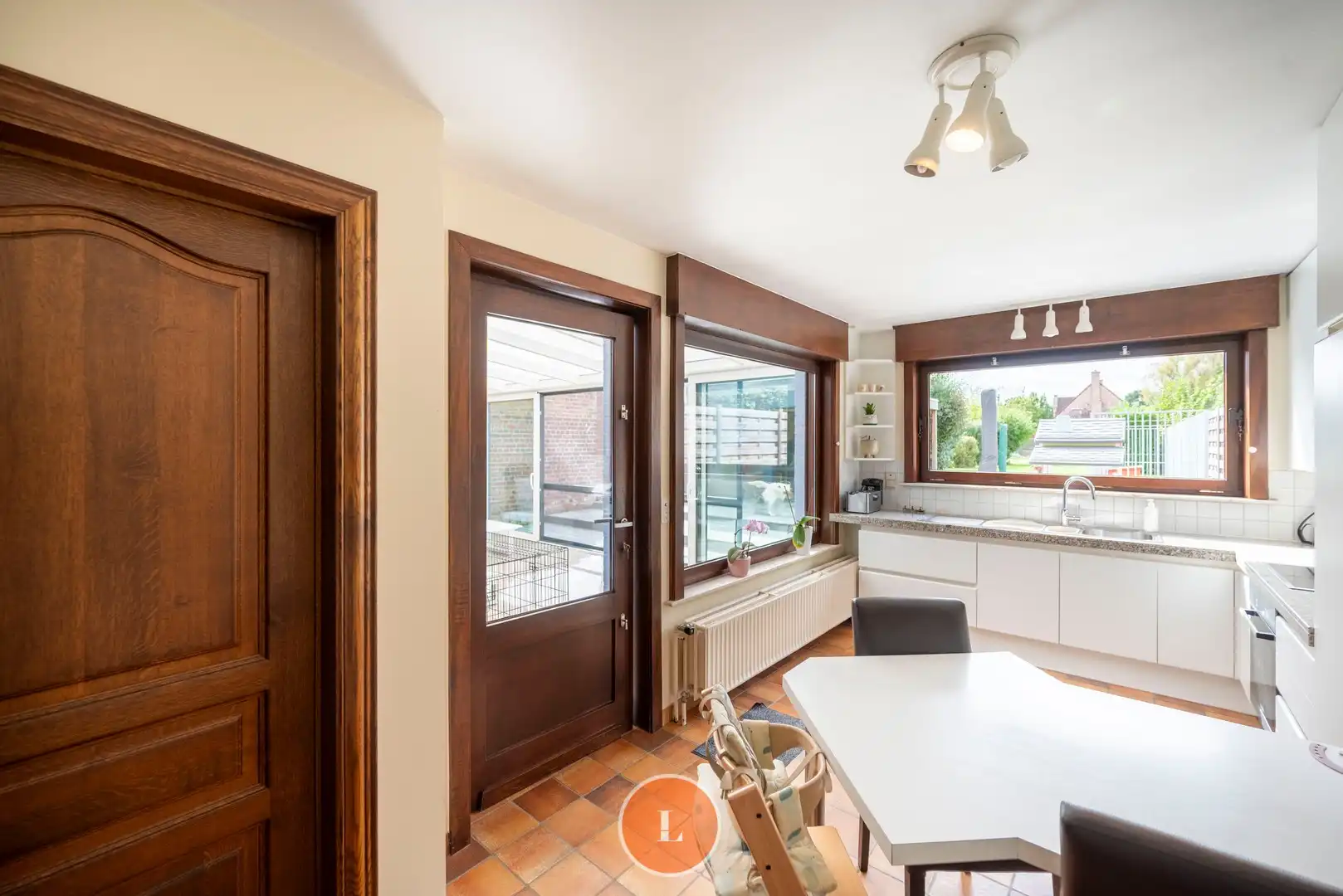 Ruime gezinswoning met grote tuin en uitweg te koop in Menen. foto 7