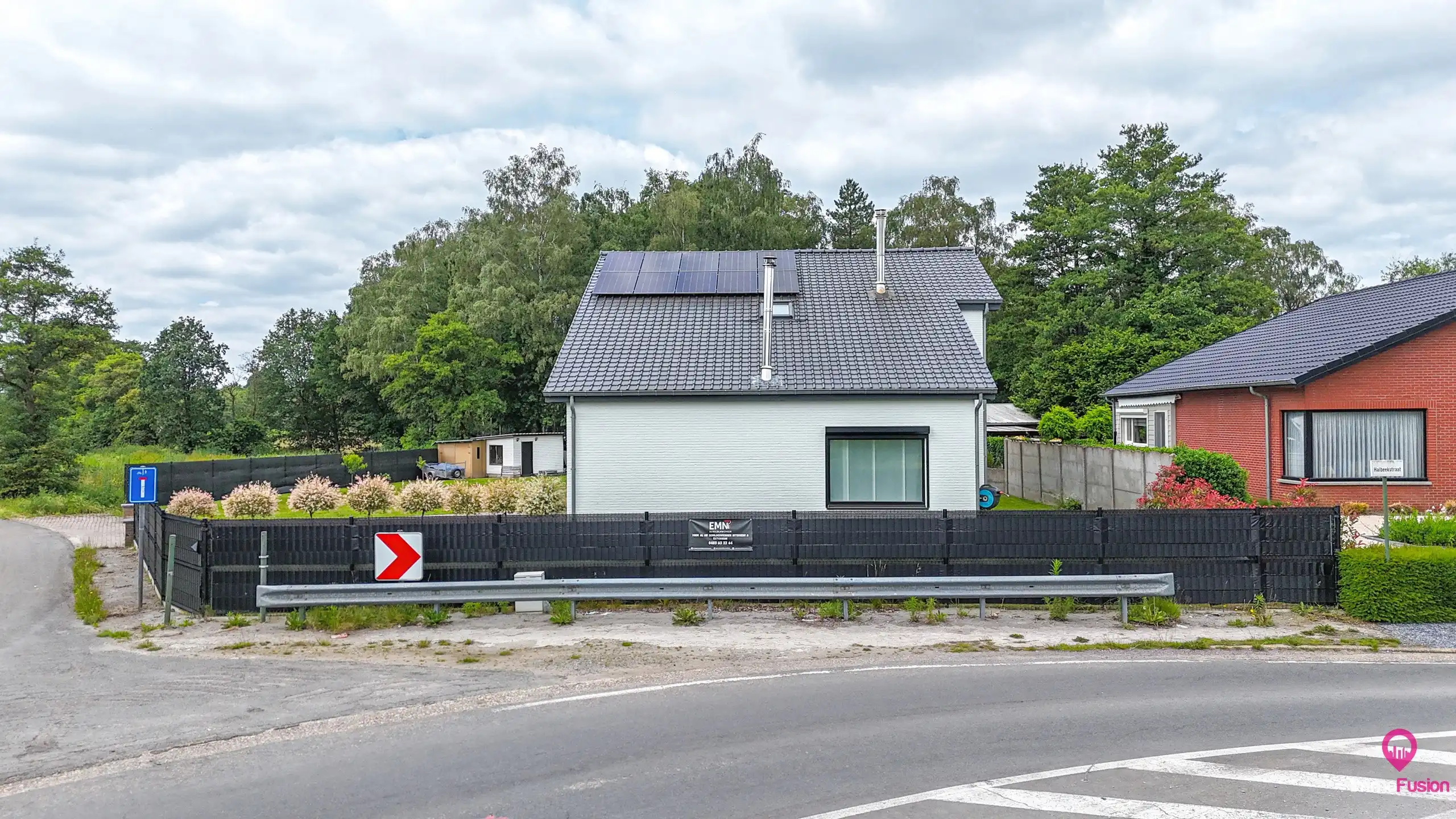 Ruime gerenoveerde gezinswoning met 4 slaapkamers op perceel foto 26