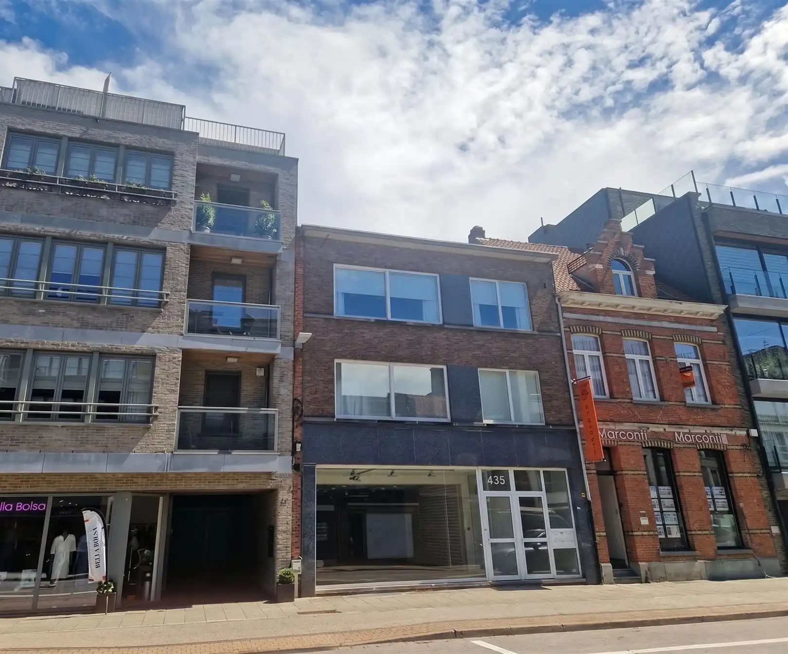 Ruime handelsruimte in het centrum van Brasschaat. foto 2