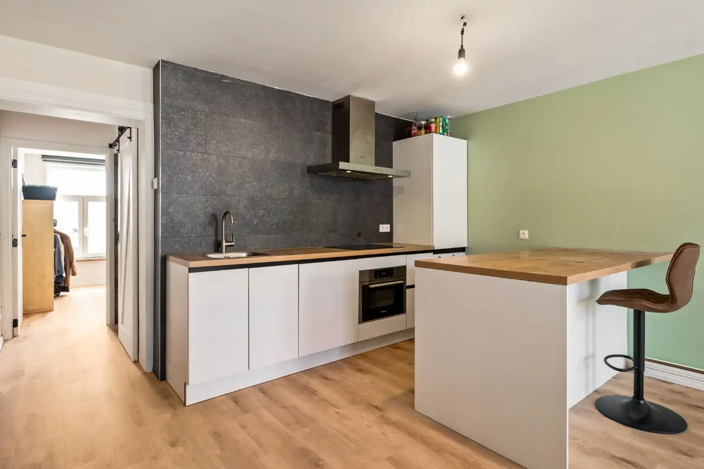 Instapklaar app. op 1ste verd. met 2 slpk. en autostaanplaats foto 9