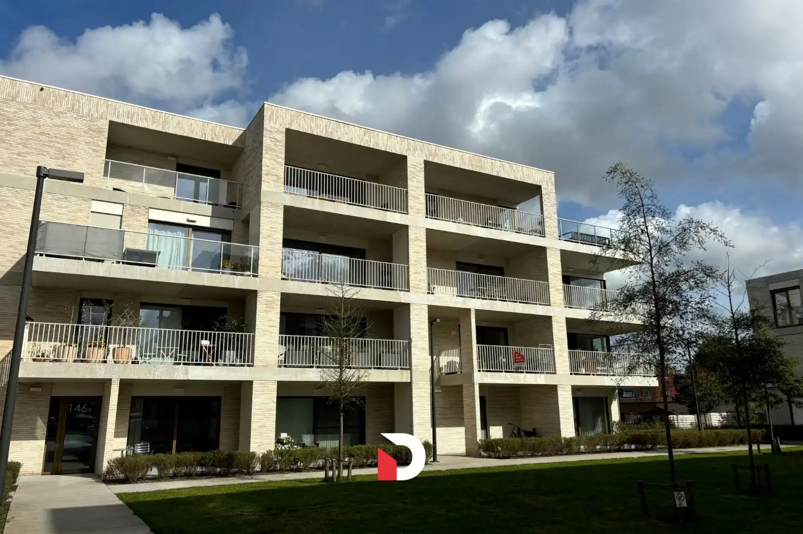Nieuwbouwappartement met 1 slaapkamer en terras in groen kader vlakbij Brugge foto {{pictureIndex}}