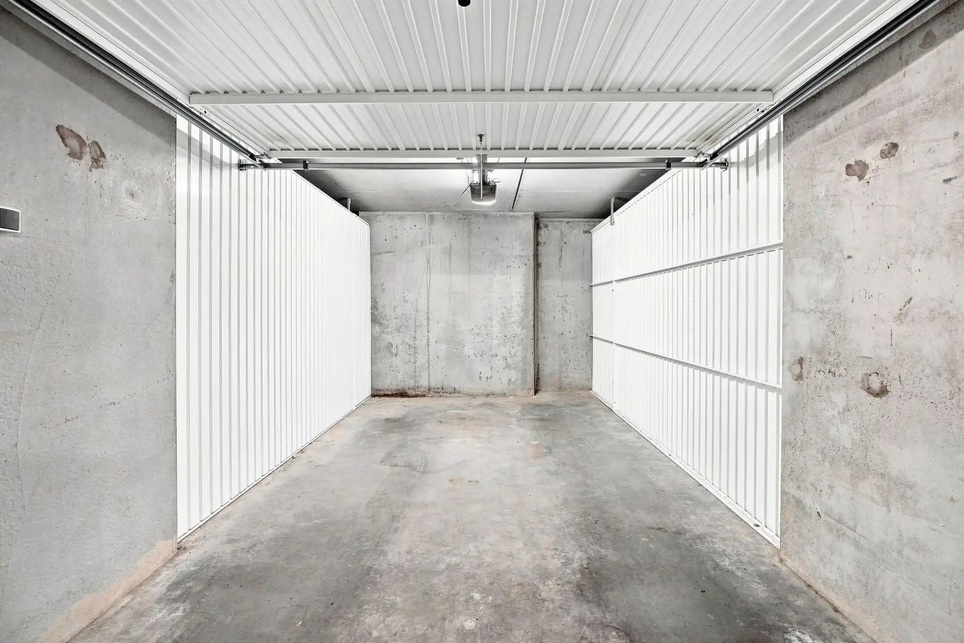 GESLOTEN GARAGE / JACHTHAVEN - CENTRUM foto 3