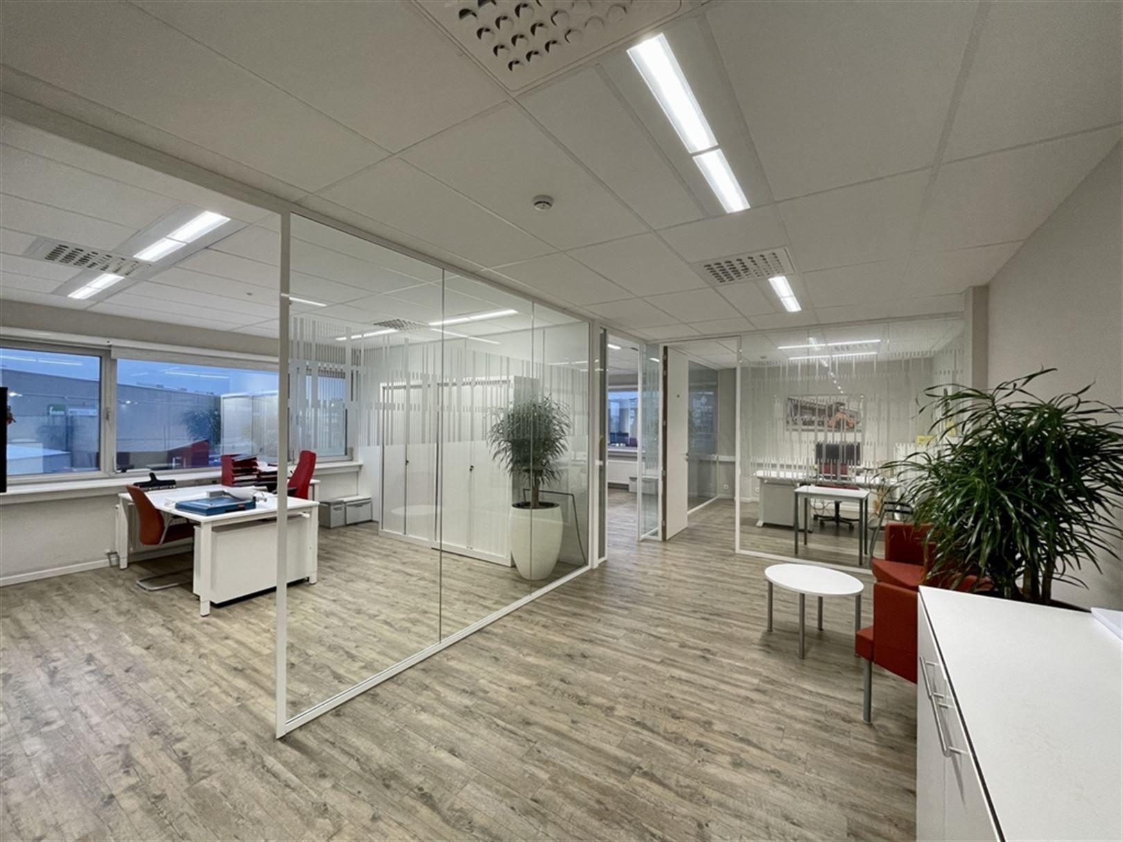 Te Huur Logistieke units + kantoor nabij Antwerpen foto 7