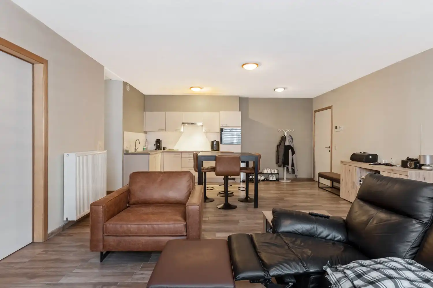 Instapklaar gelijkvloersappartement met 2 slaapkamers! foto 3