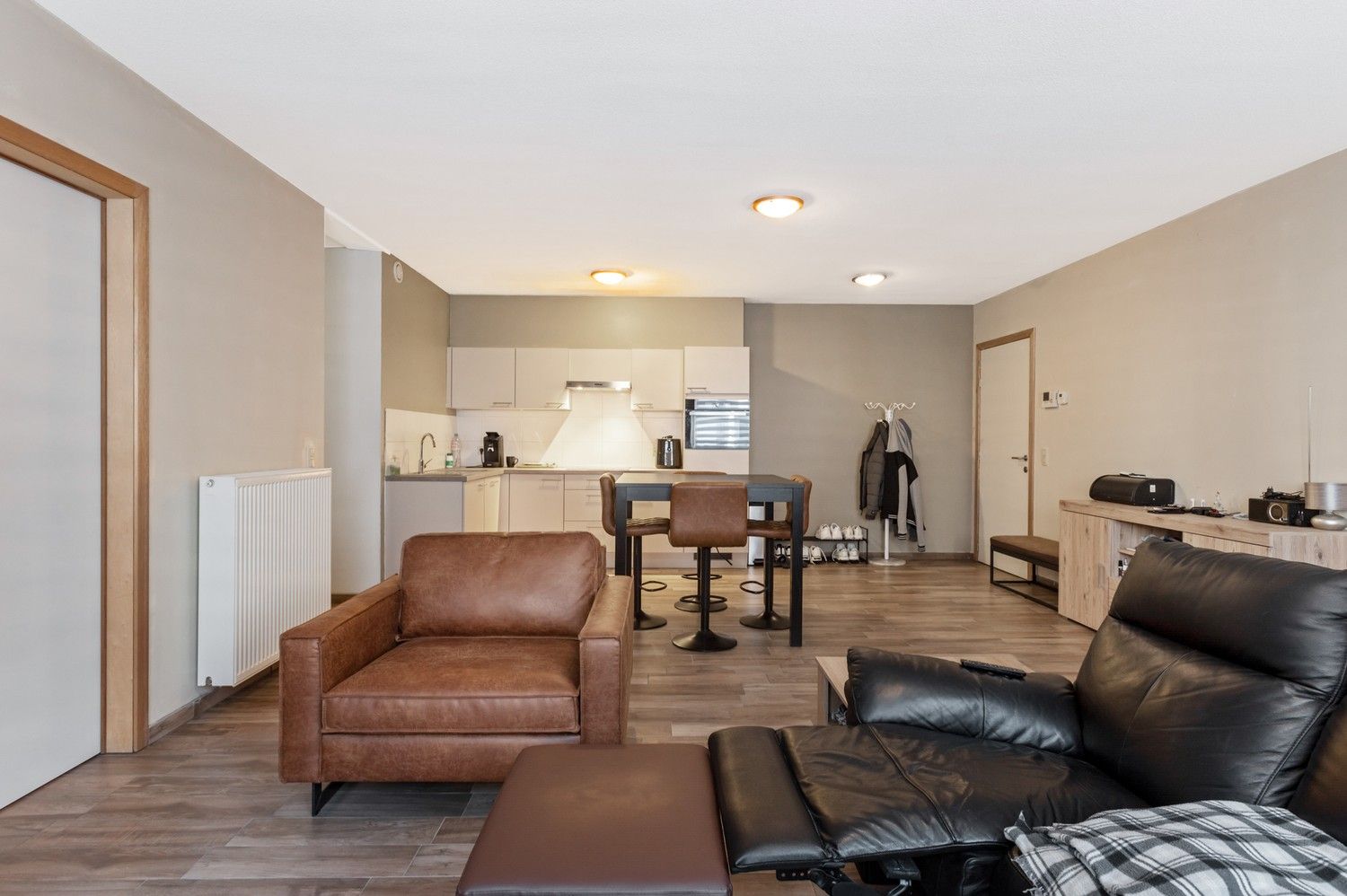 Instapklaar gelijkvloersappartement met 2 slaapkamers! foto 3