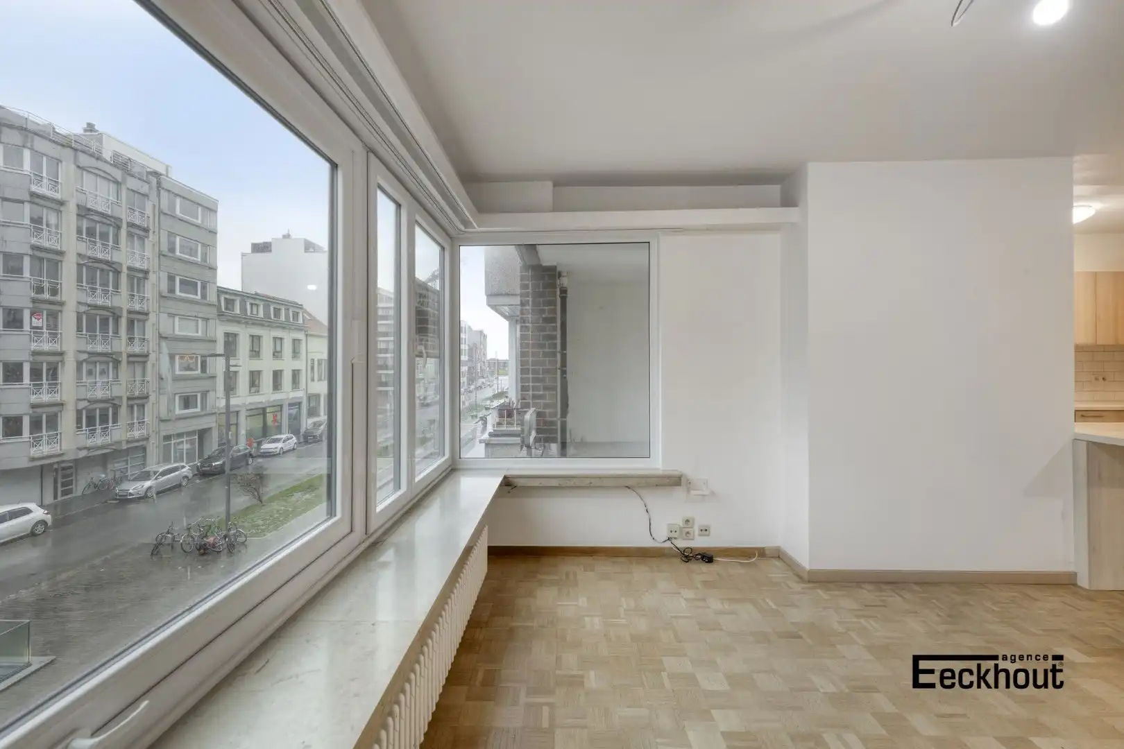 Ruim instapklaar appartement met 3 slaapkamers in centrum Oostende, met fietsenberging en dicht bij strand!  foto 3