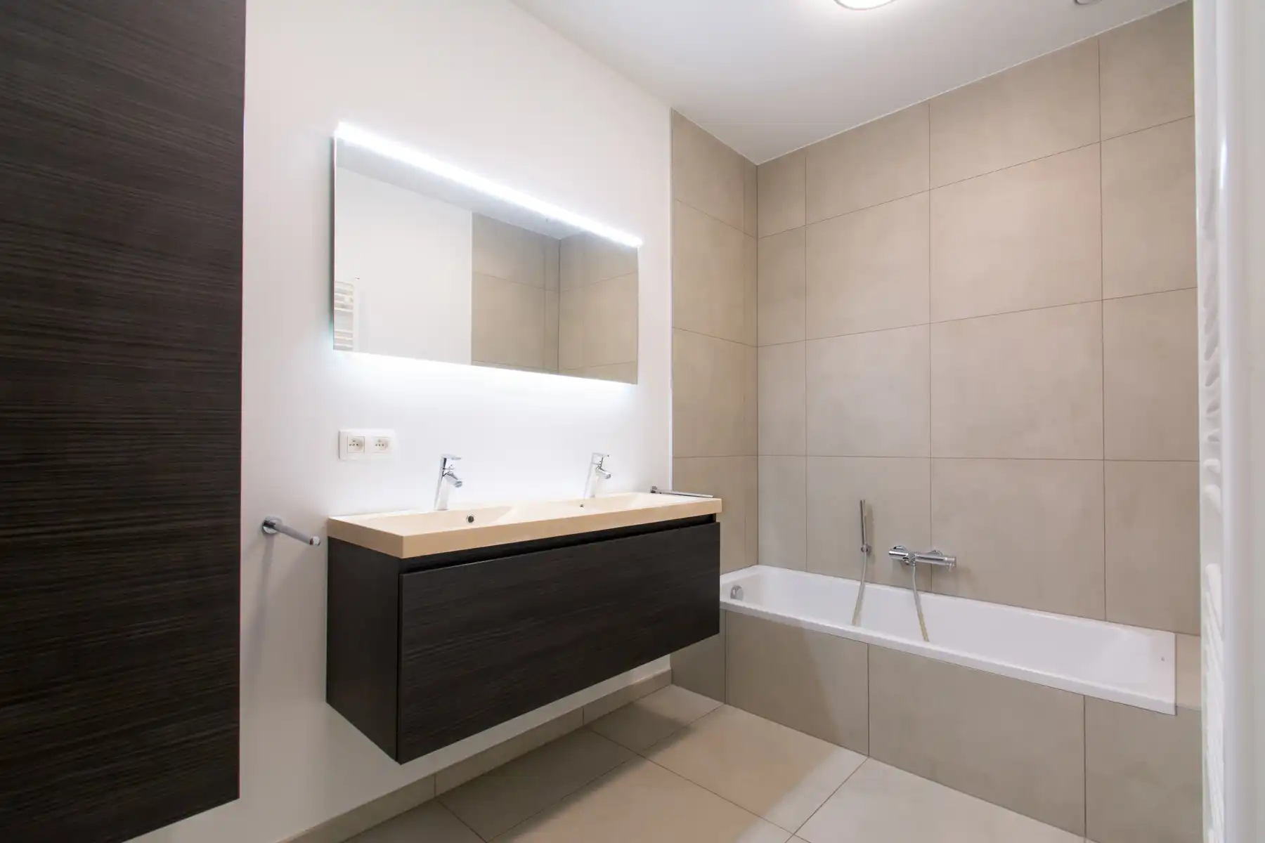 Twee-slaapkamerappartement met riant terras foto 10