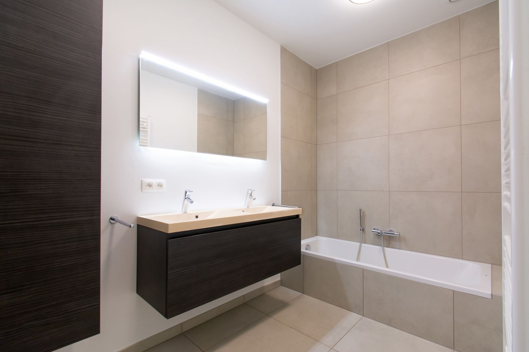 Twee-slaapkamerappartement met riant terras foto 10