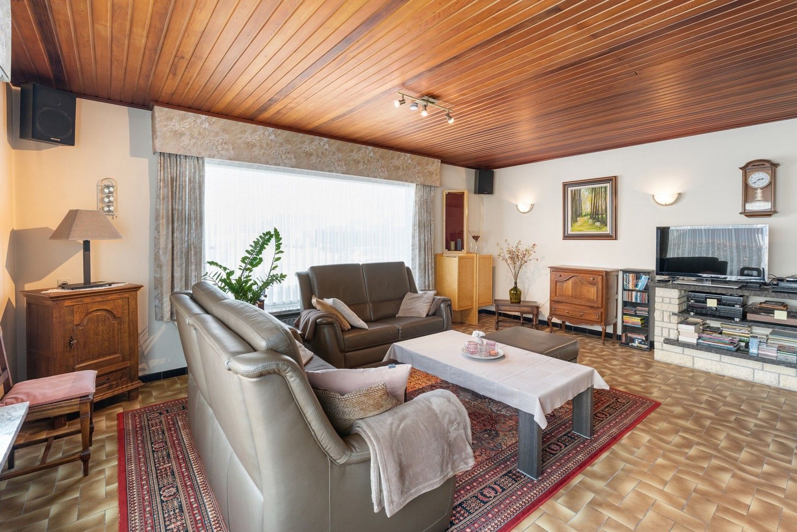 Ruime alleenstaande villa-bungalow met zongerichte tuin en garage foto 5