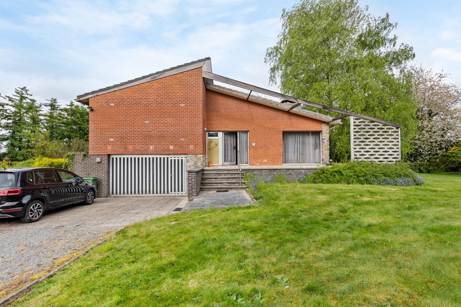 SEVENTIES BUNGALOW OP PERCEEL 46 A 48 CA MET POTENTIËLE BOUWGROND foto 4
