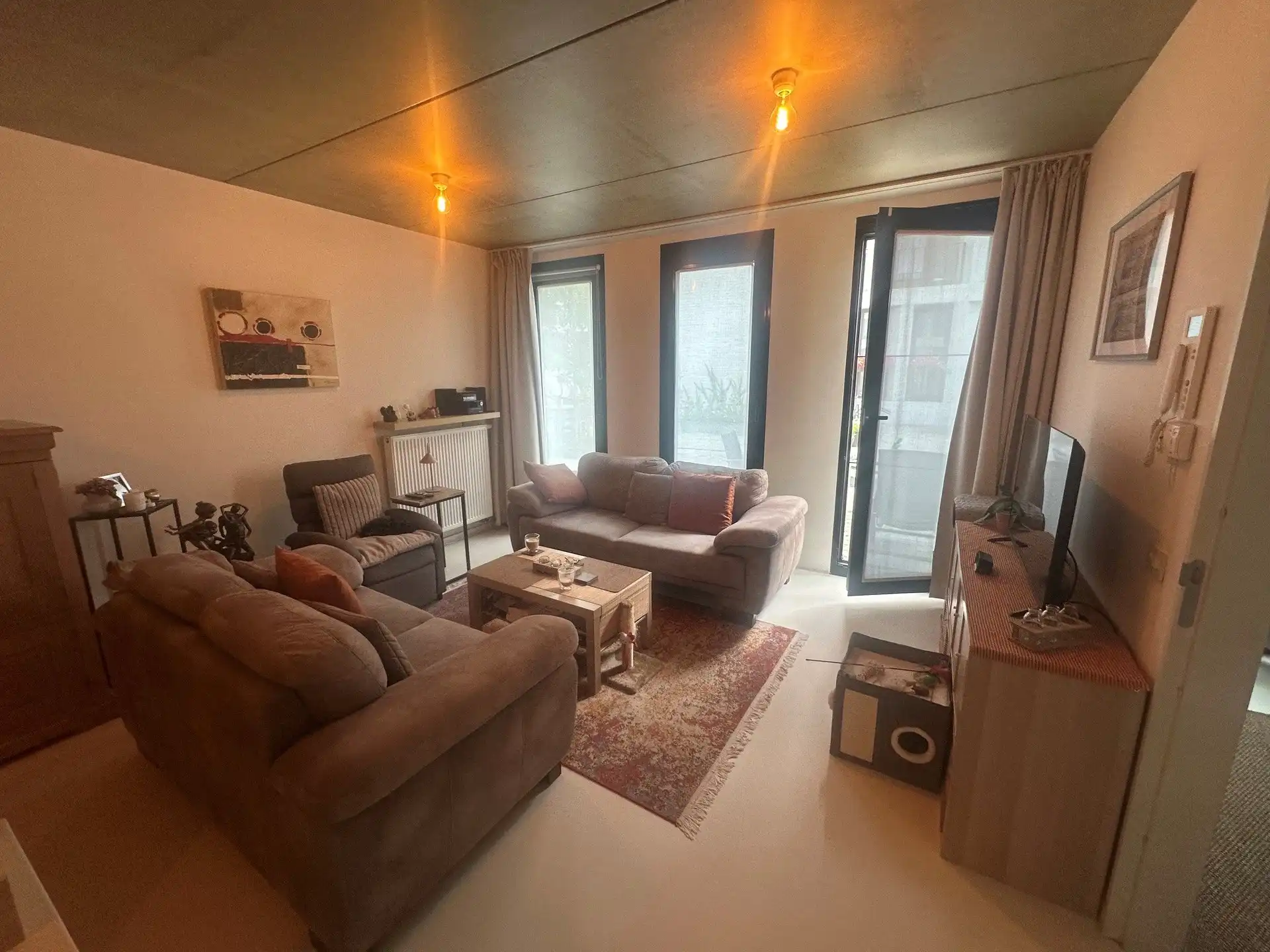 Exclusieve moderne woning met gemeenschappelijke binnentuin en ondergrondse autostaanplaats.  foto 3