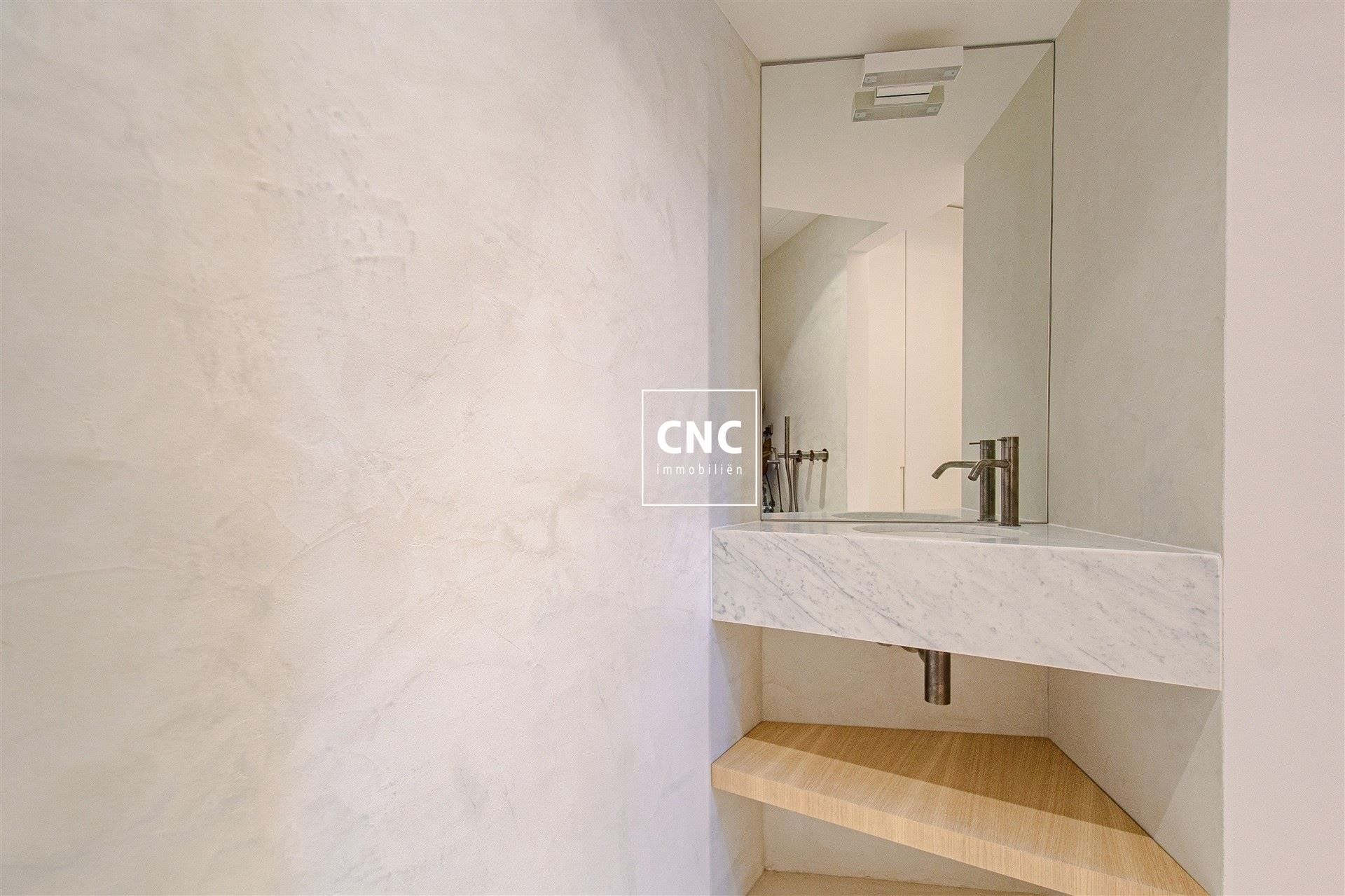 Stijlvol gerenoveerd en zonnig hoekappartement op topligging foto 18