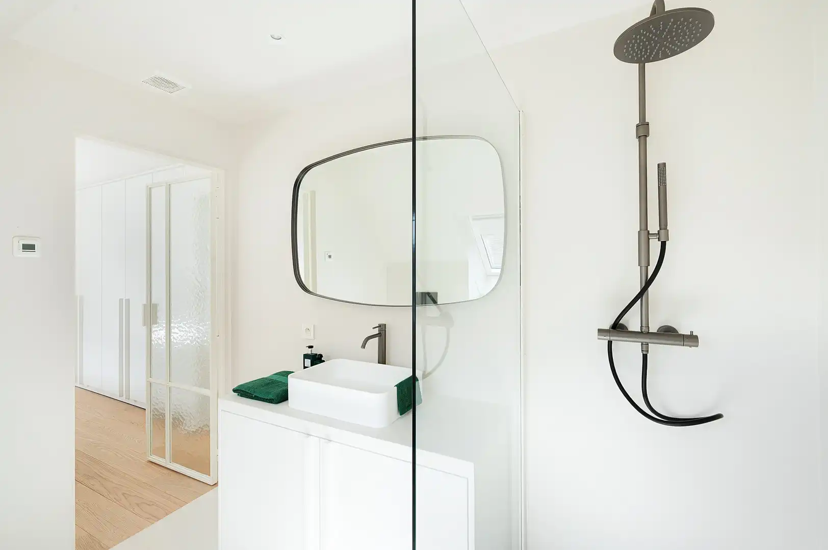 Prachtig gerenoveerde villa, rustig gelegen in een residentiële omgeving aan de rand van Knokke. foto 19