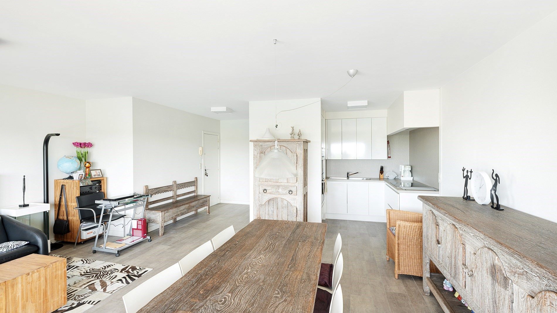 Ruim, gerenoveerd appartement met 3 slaapkamers foto 3
