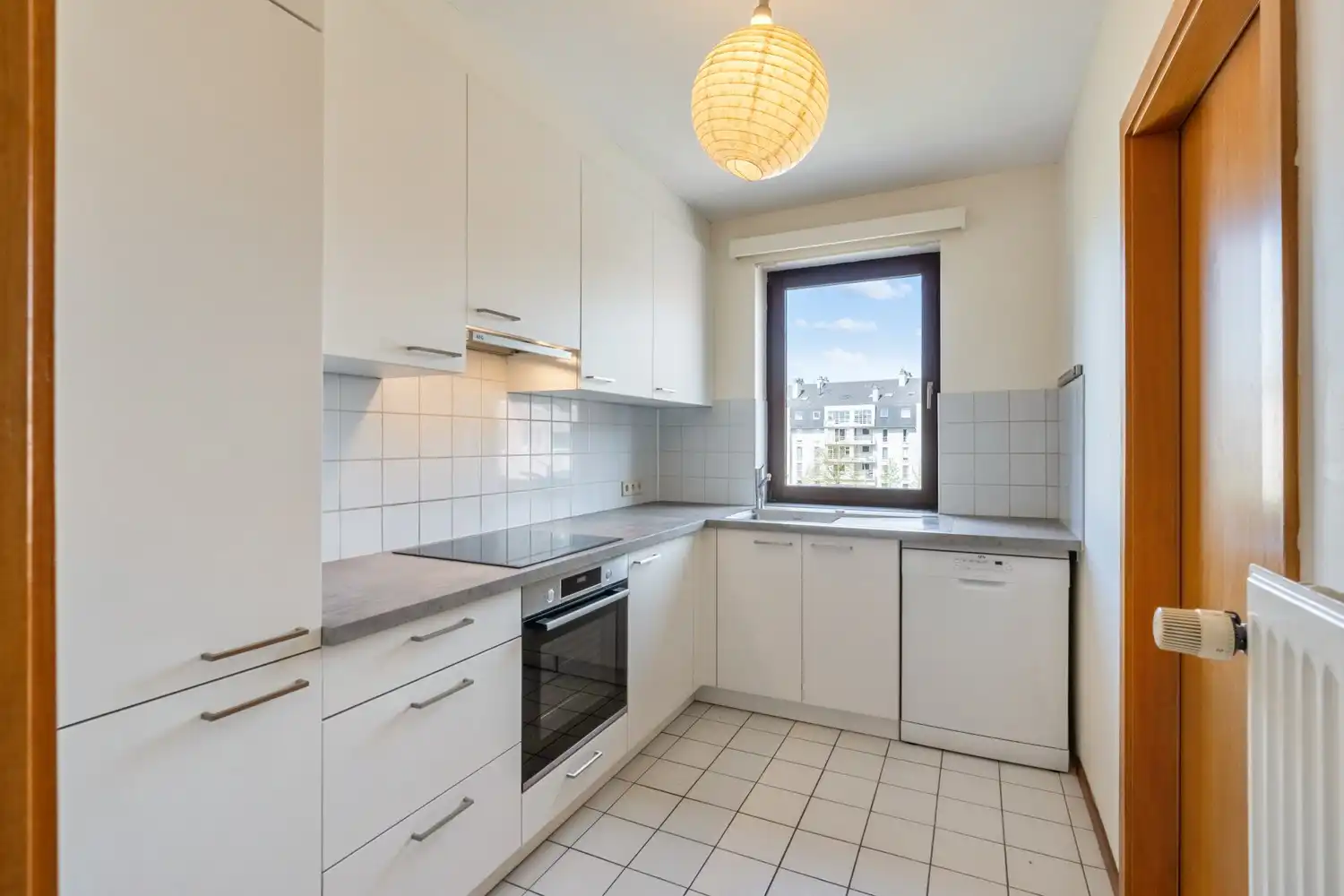 Goed gelegen hoekappartement met 2 ruime slaapkamers, een terras en een garagebox met parking ervoor te Kessel-Lo! foto 10