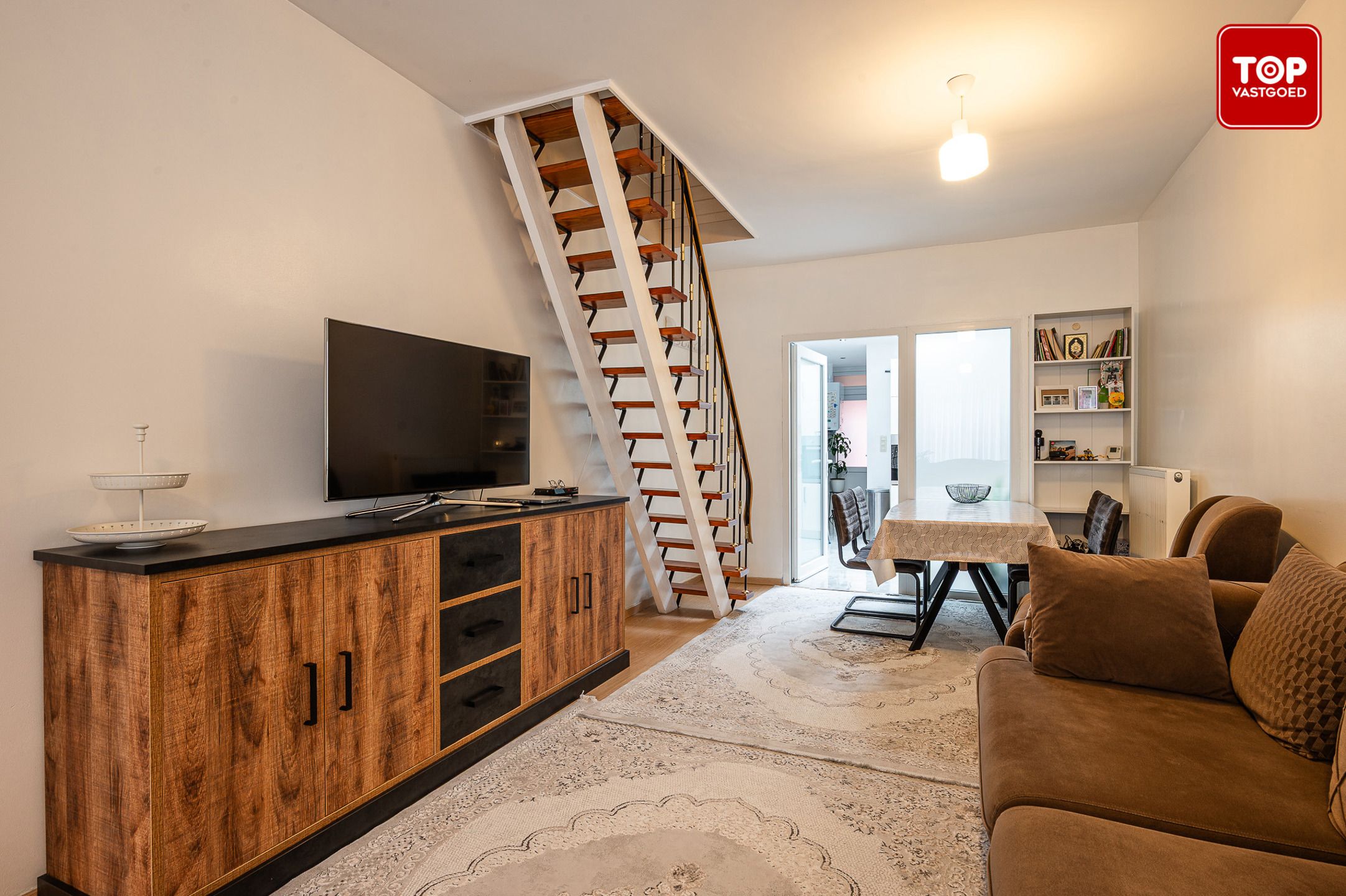 Instapklare stadswoning met 4 slaapkamers en ruime koer. foto 3