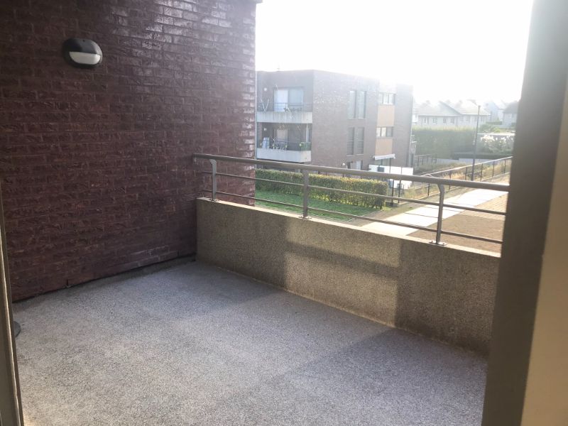 Rustig en zon georiënteerd, instapklaar 2 slk appartement met terras, private garage en dichtbij het Station van Denderleeuw en winkels foto 9