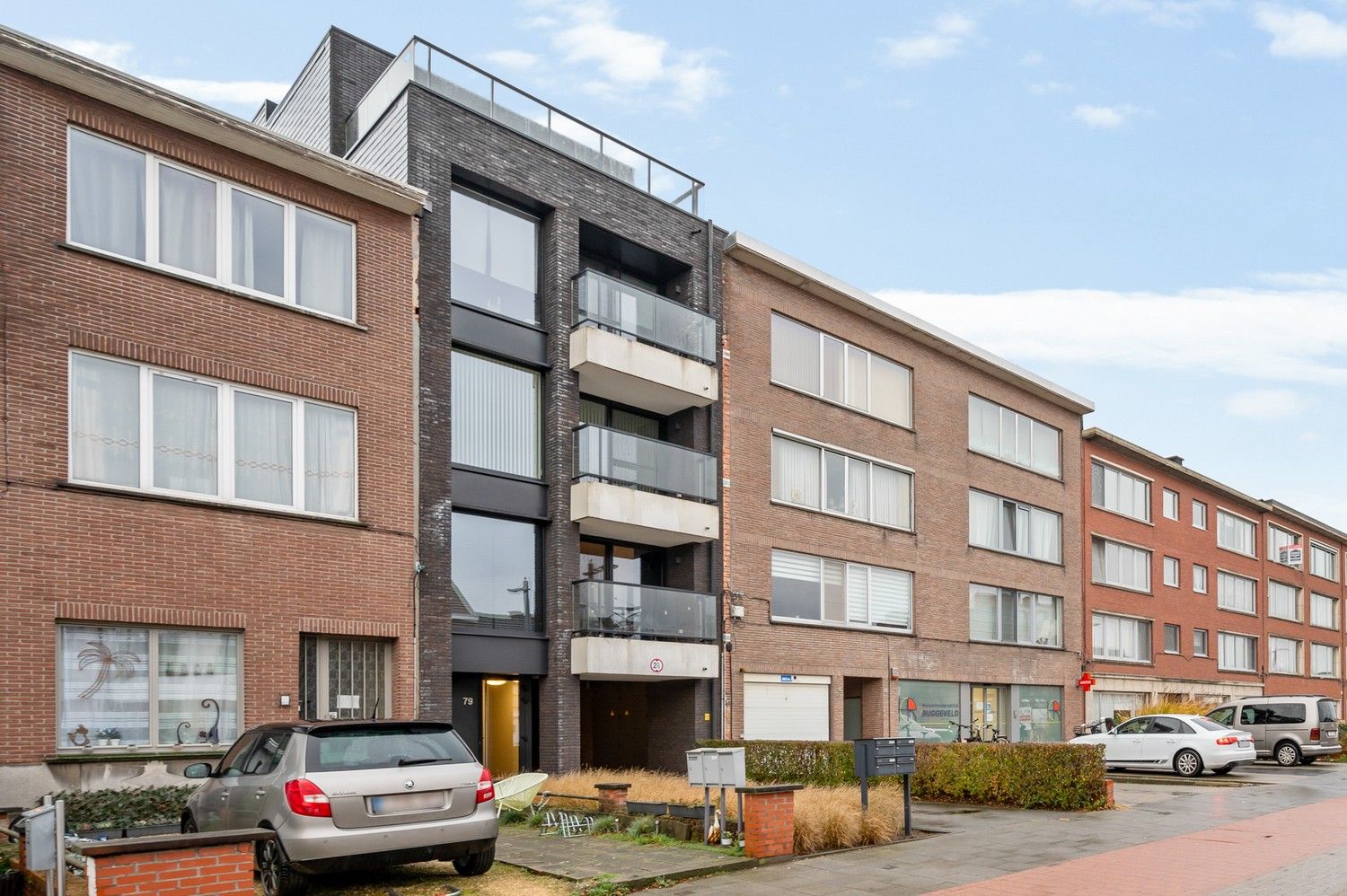 Instapklaar appartement met 2 slaapkamers en terras in Deurne! foto 14