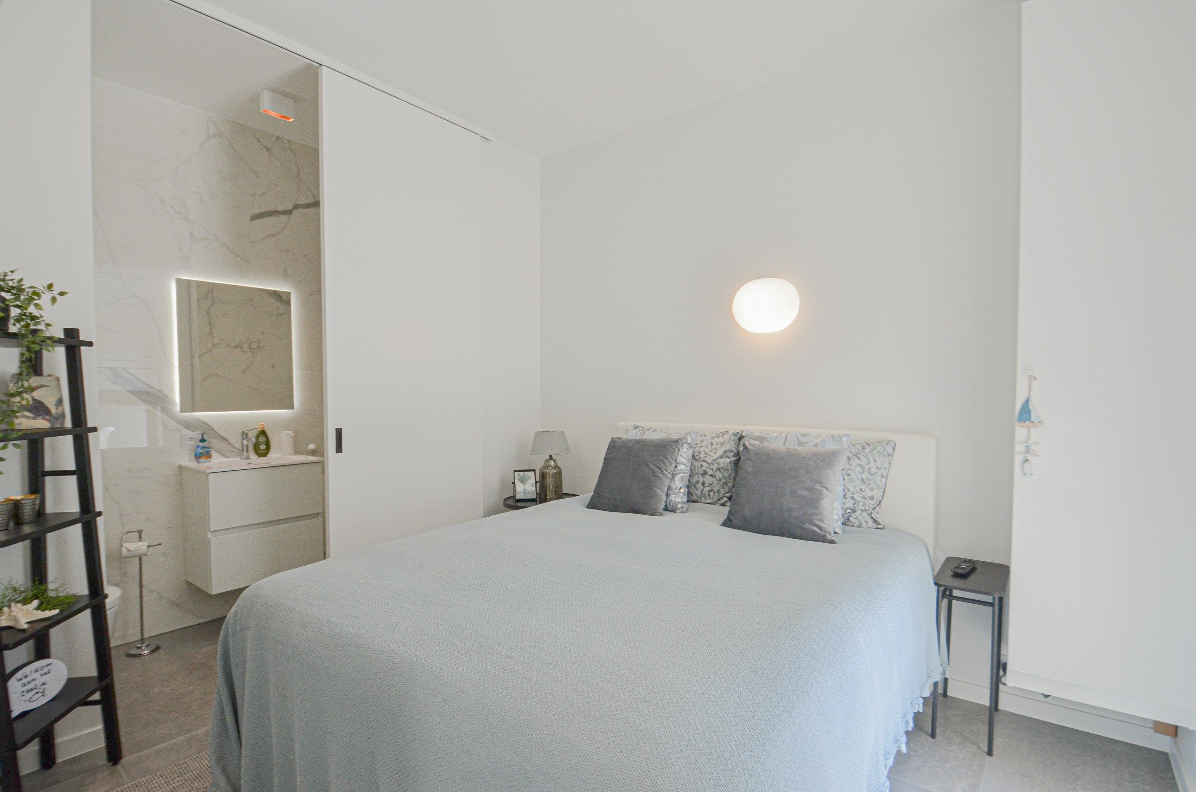 Subliem, luxueus tuinappartement met dubbele garage, rustig gelegen in een standingvolle residentie. foto 17