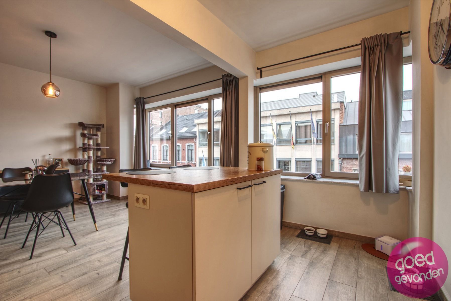 App 2 slk - lift - balkon - volledig vernieuwd - centraal foto 10