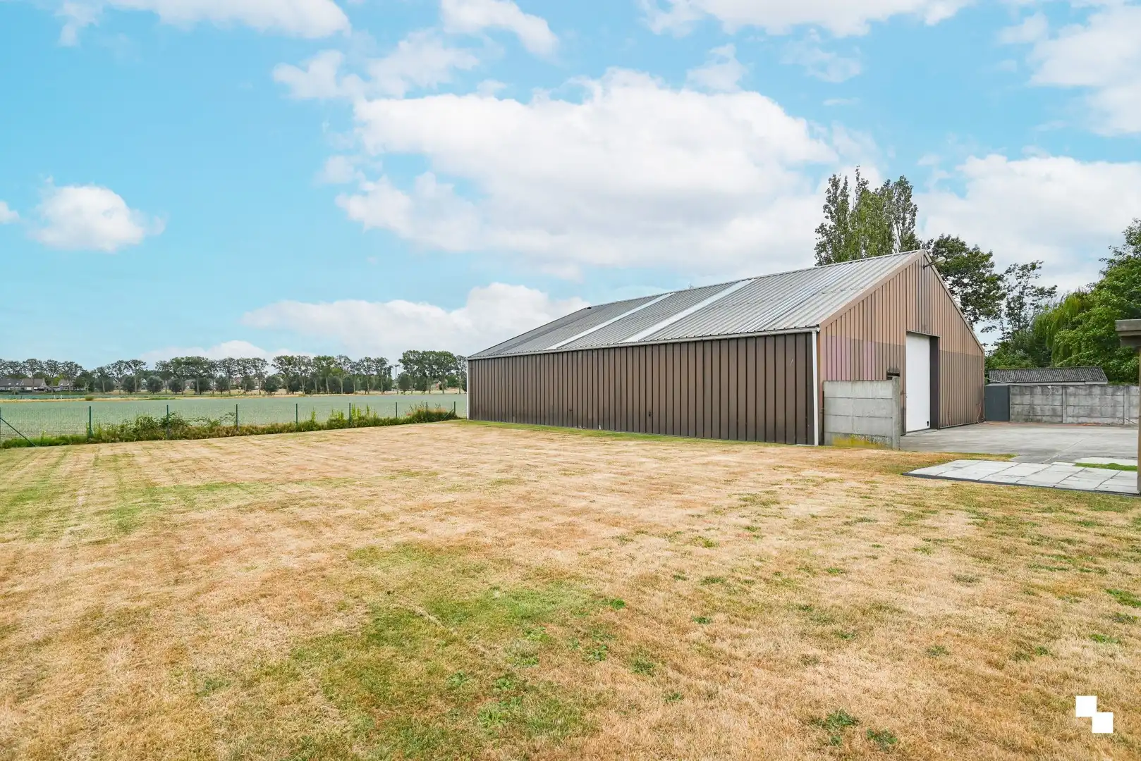 Woning met loods in Oostrozebeke foto 2