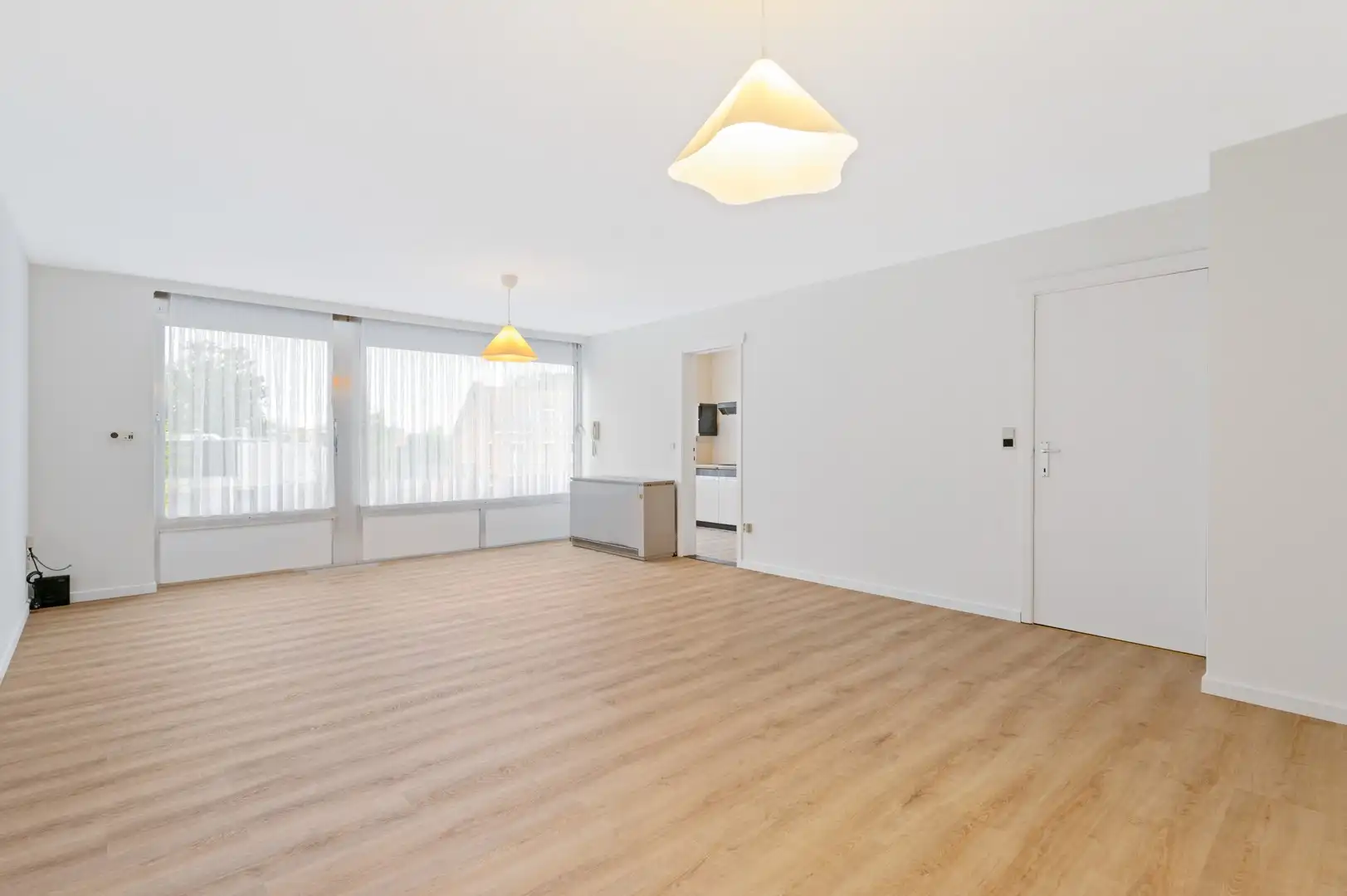 Ruim appartement op tweede verdieping foto {{pictureIndex}}