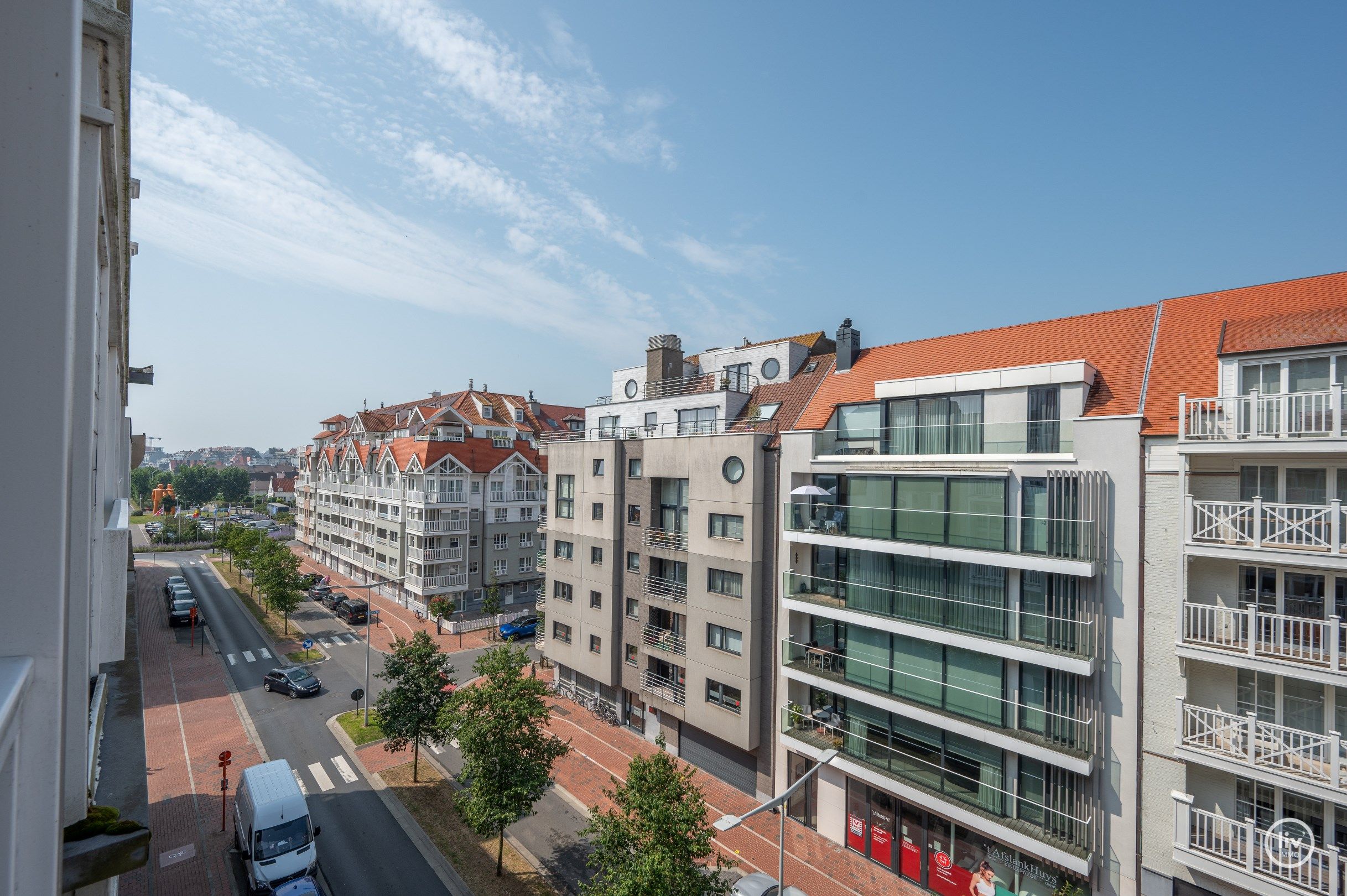 Gezellig, recent (2010) appartement met 2 volwaardige slaapkamers vlakbij de Lippenslaan te Knokke. foto 4