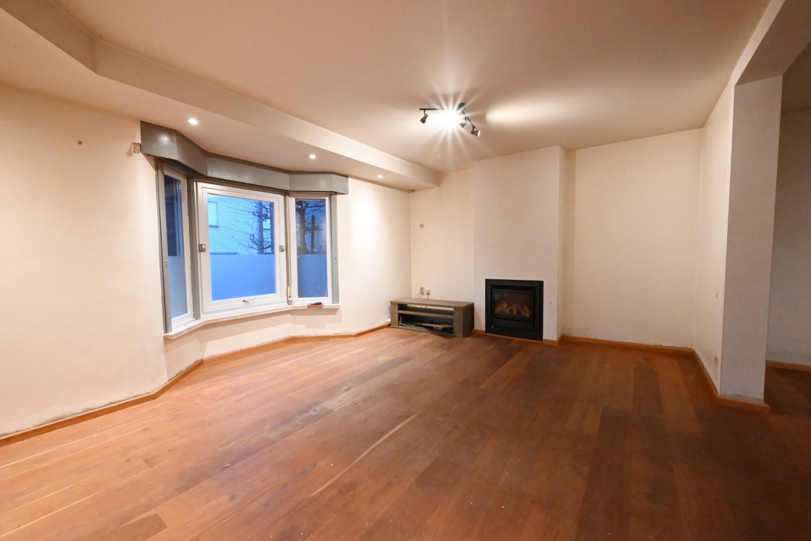 Ruime gezinswoning met 4 slaapkamers in het hartje van Staden! foto 5