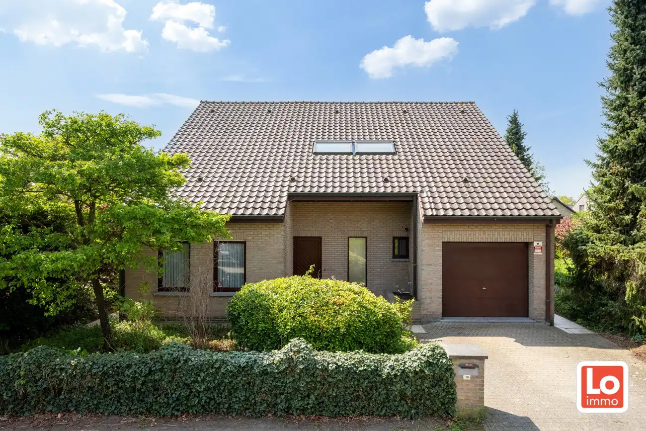 Hoofdfoto van de publicatie: Degelijke open (kangoeroe)woning met inpandige garage en gezellige zuidwest georiënteerde tuin op een rustige locatie nabij het centrum van Lochristi!