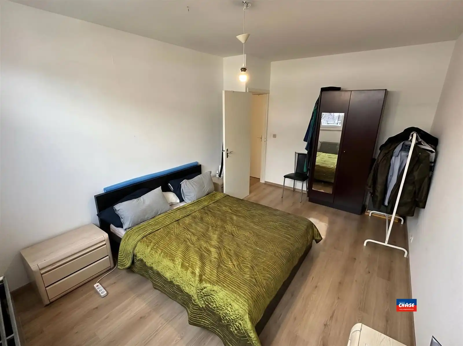 Appartement met ruime woonkamer, mooie keuken en 2 slaks foto 9