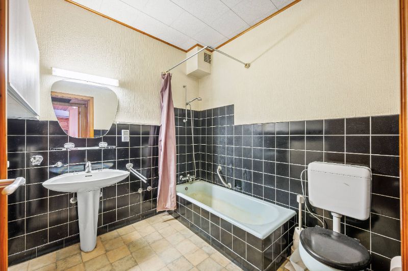 Ruime woning van 260m² op 4a25ca met 4 slaapkamers foto 17