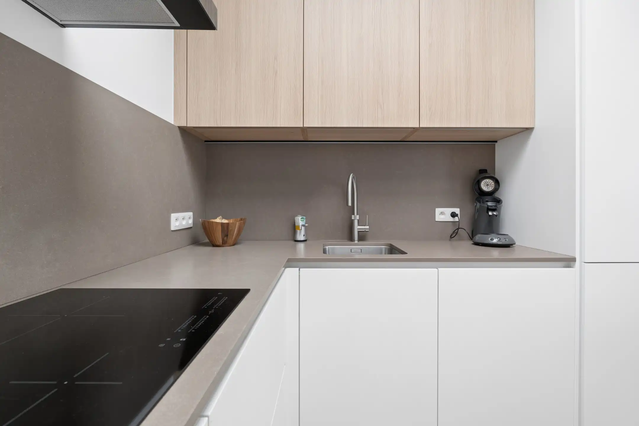 Instapklare gerenoveerde 2-gevelwoning op gunstige locatie foto 9