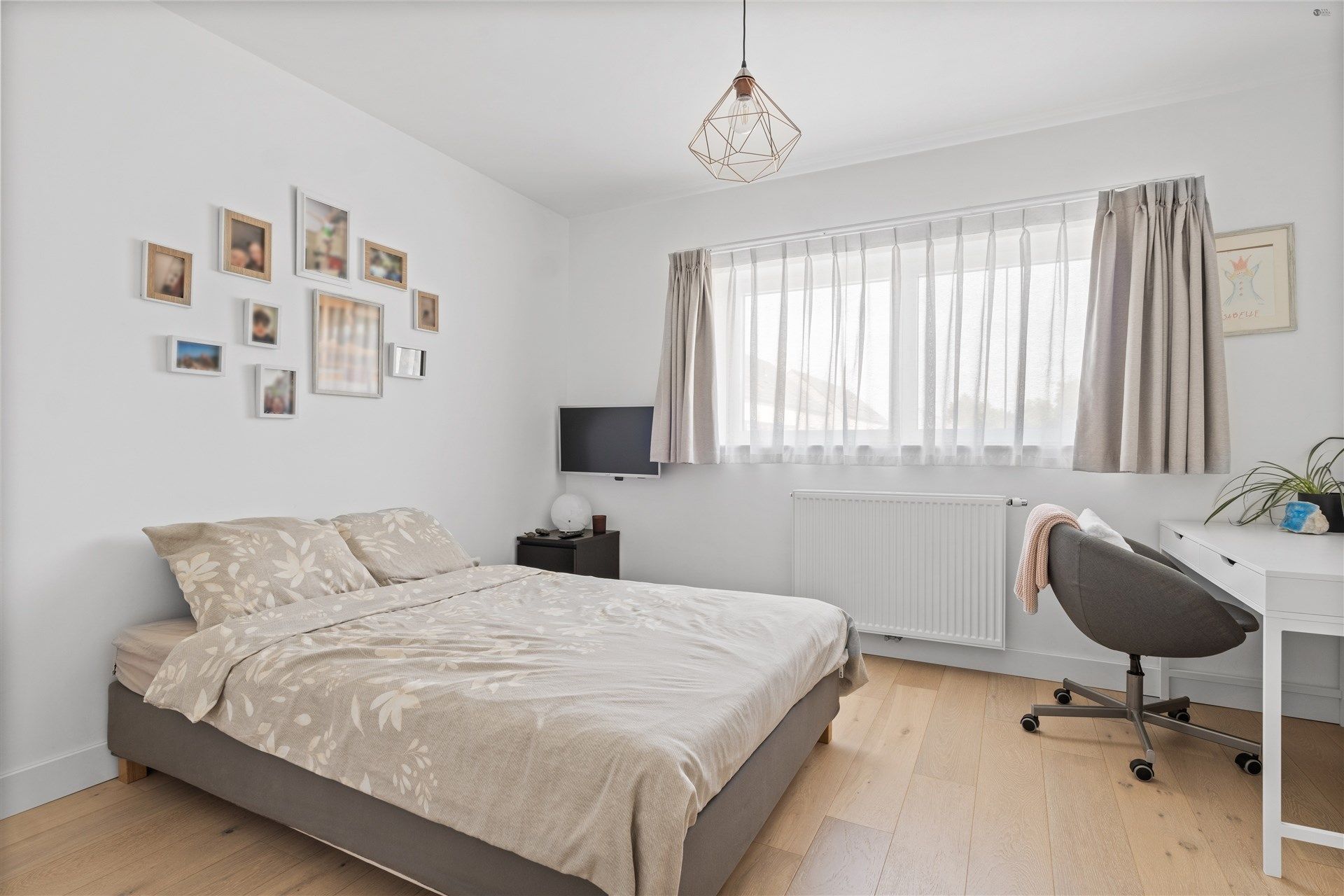 Top afgewerkte woning met 5 slaapkamers en 2 badkamers foto 18
