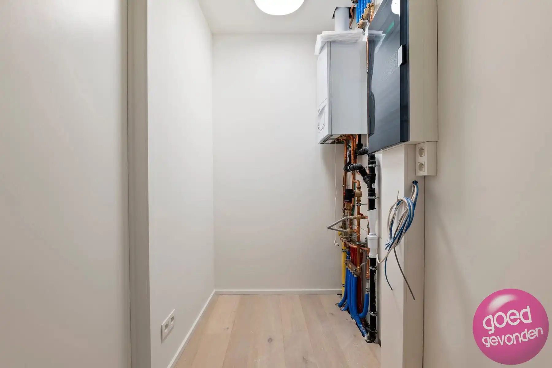 NIEUW APP - 1of2 SLK - TERRAS - KELDER - CENTRUM - GEEN BTW foto 11