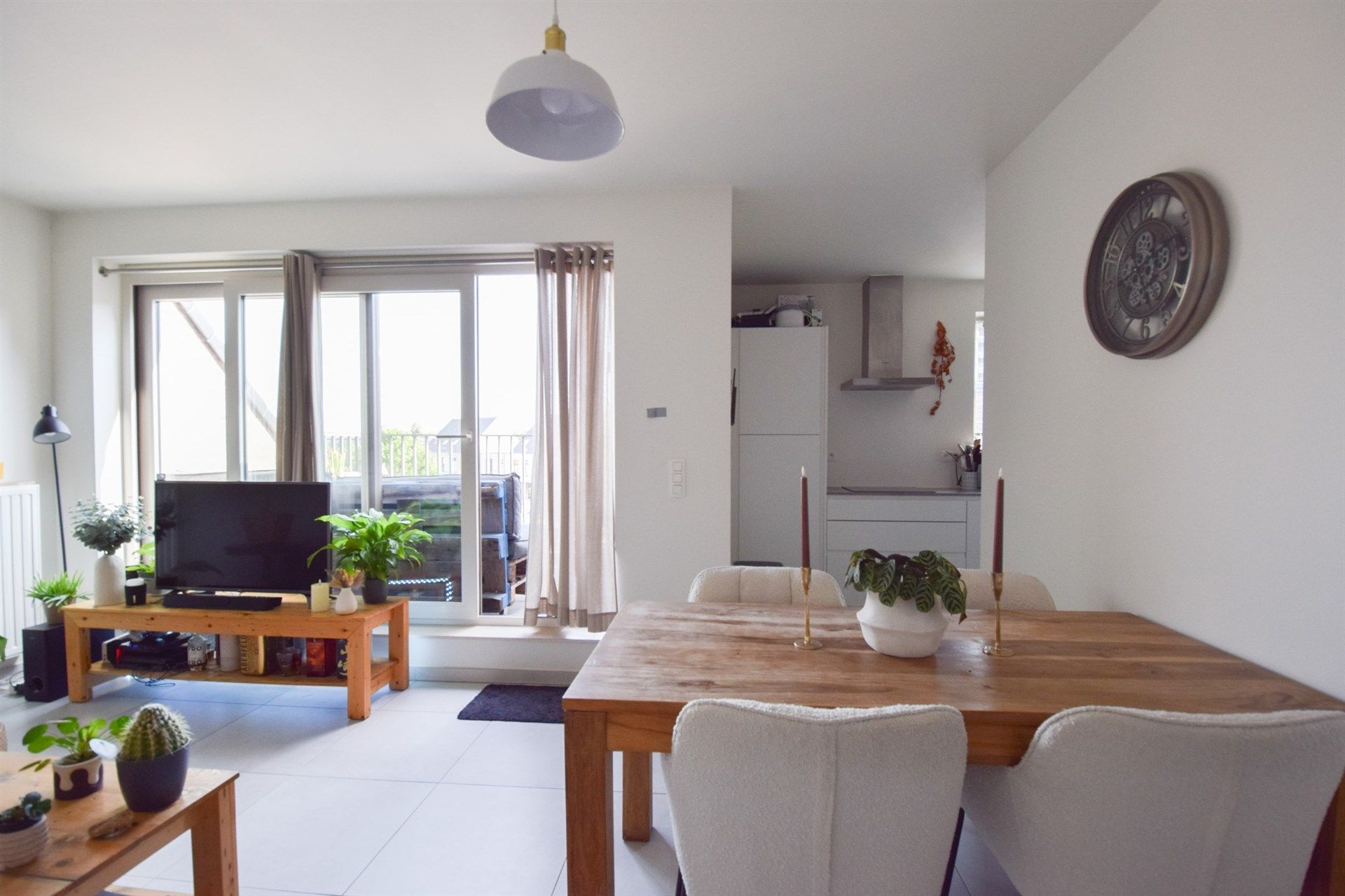 Uitstekend gelegen 2 slaapkamer appartement! foto 3