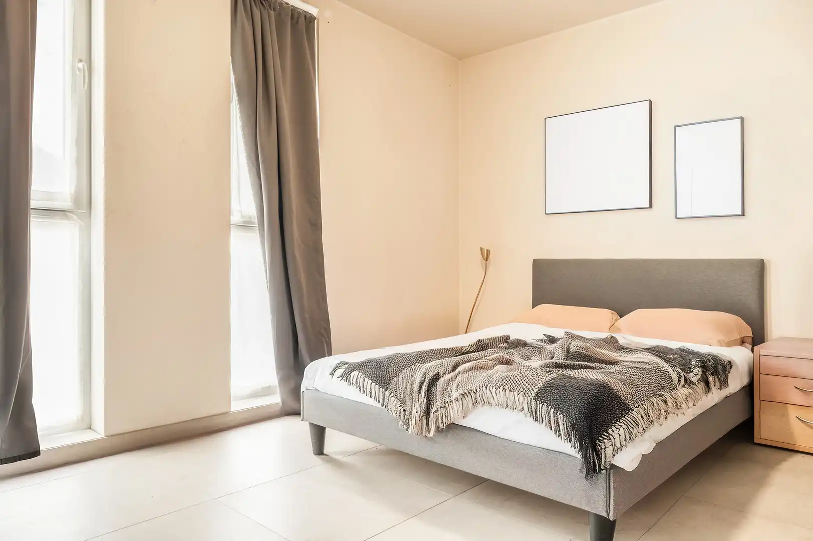 Modern 2 slaapkamer appartement met overdekte autostaanplaats foto 6