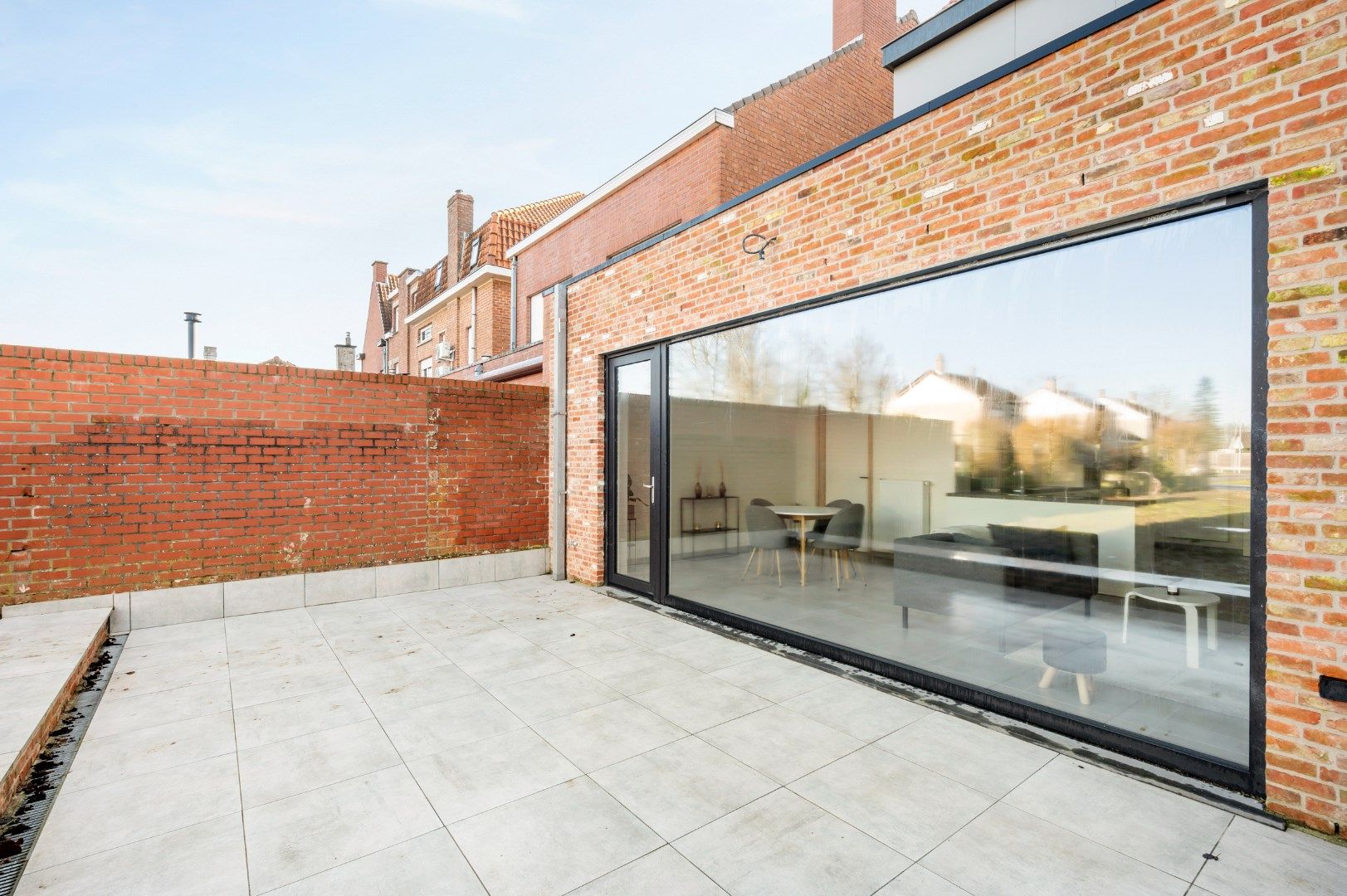 RECENT GERENOVEERDE WONING (2024) MET 3 SLPKS, RUIME TUIN EN MOGELIJKHEID DUBBELE GARAGE foto 3