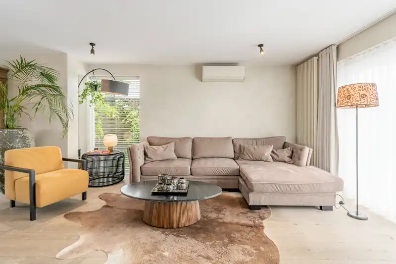 Roeselare-Gits. Opportuniteit aan de Bruggesteenweg gelegen. RUIME LUXE VILLA MET MAGAZIJN & KANTOOR, 4 slaapkamers, uiterst commercieel en zichtbaar. Recent vernieuwd ! foto 9