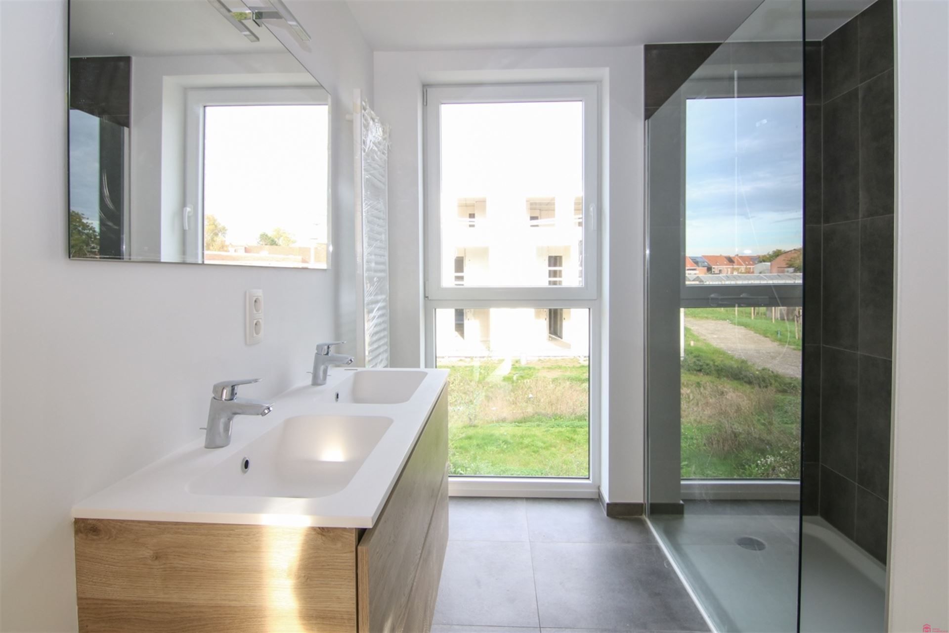 Recente woning te huur in een rustige verkaveling nabij centrum wevelgem foto 12