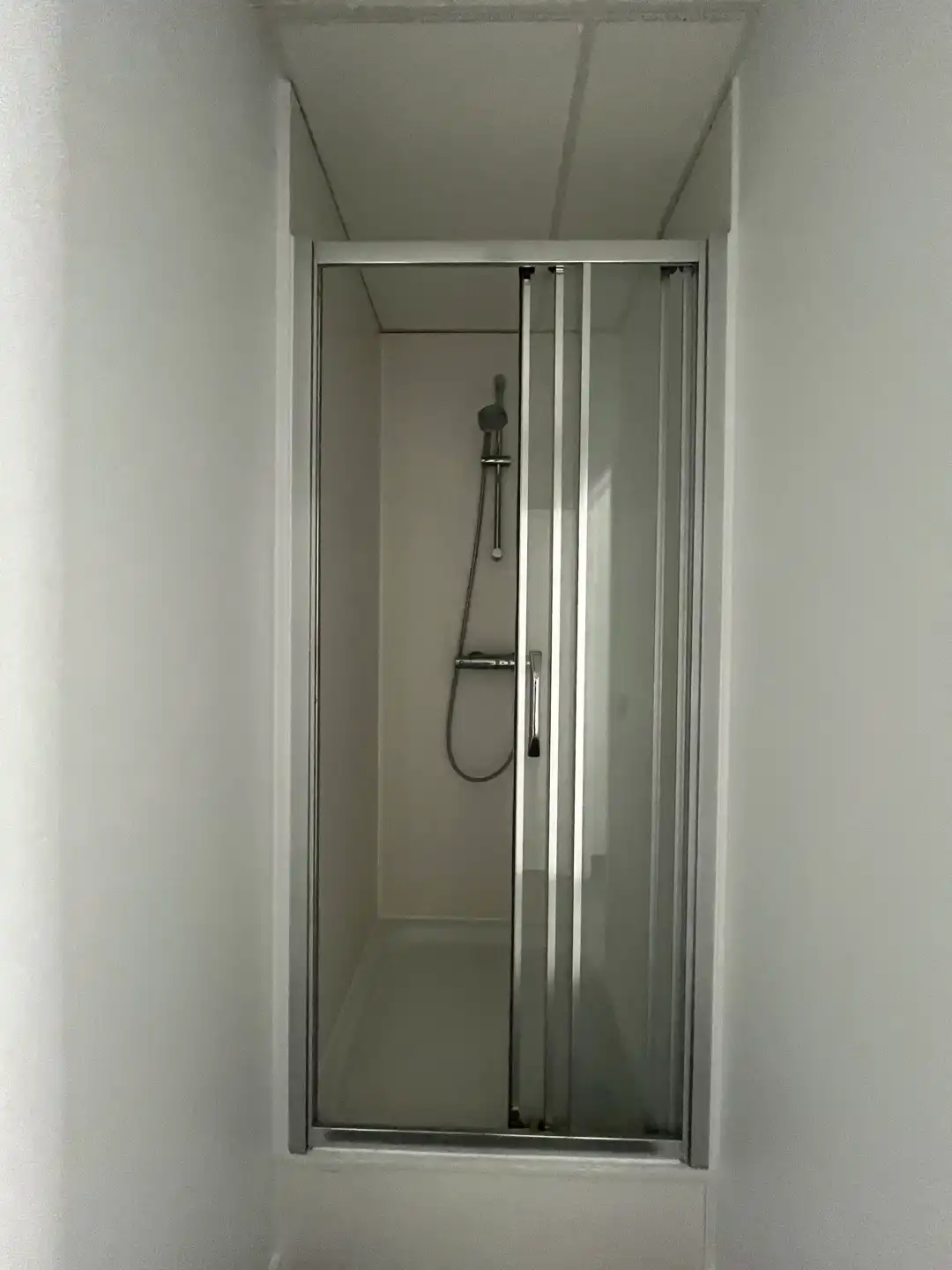 RUIME HANDELS/KANTOORRUIMTE TE HUUR IN TERNAT foto 12