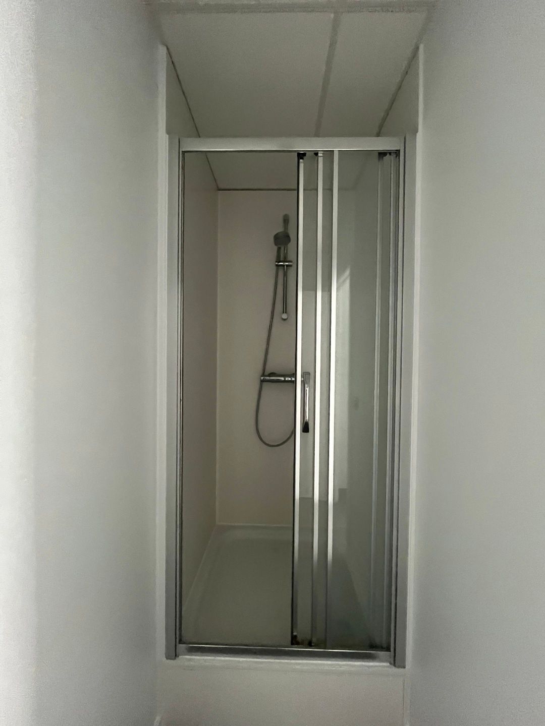 RUIME HANDELS/KANTOORRUIMTE TE HUUR IN TERNAT foto 12