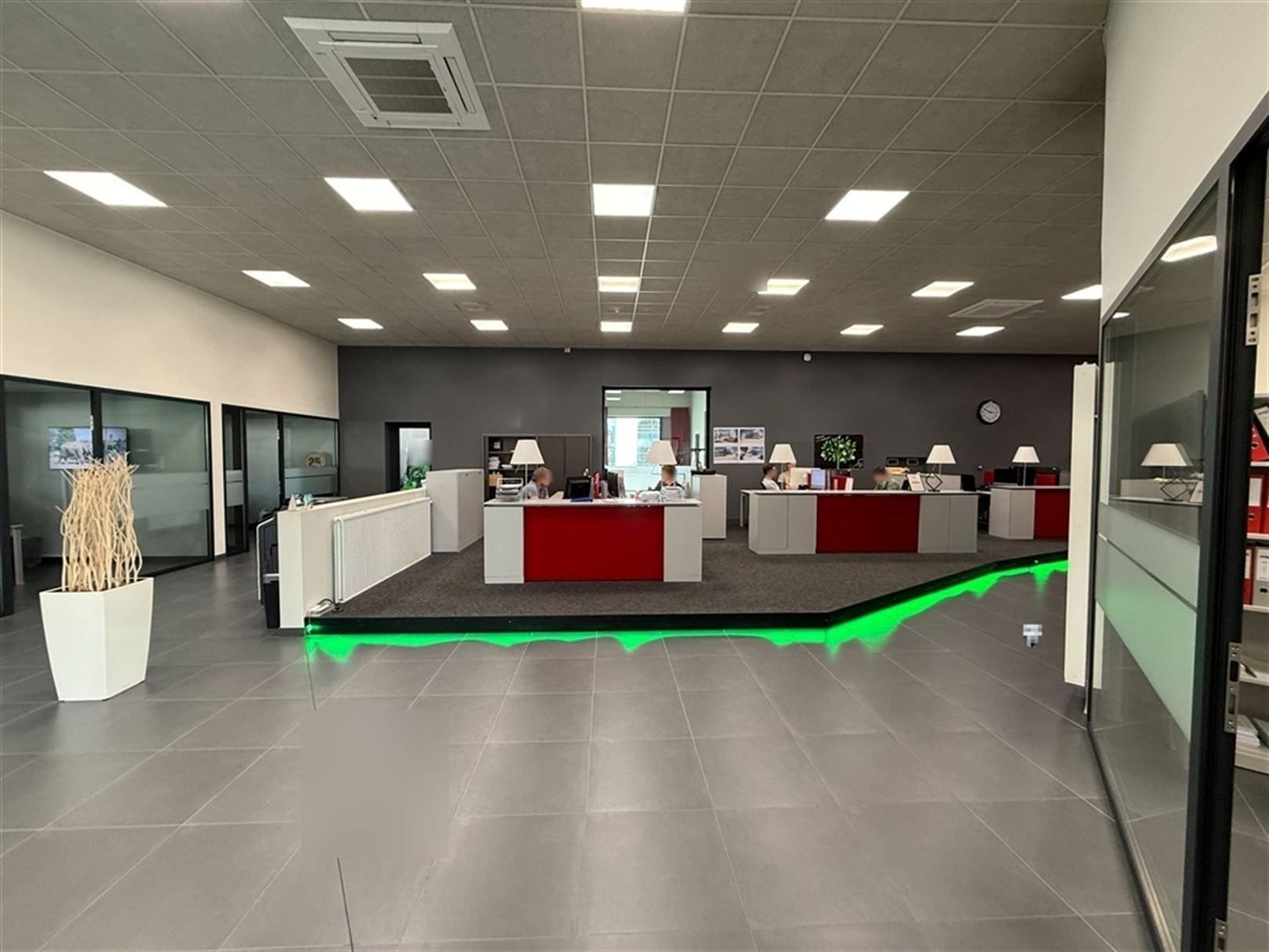 Industriële site met B2B-showroom te koop op zichtlocatie foto 13